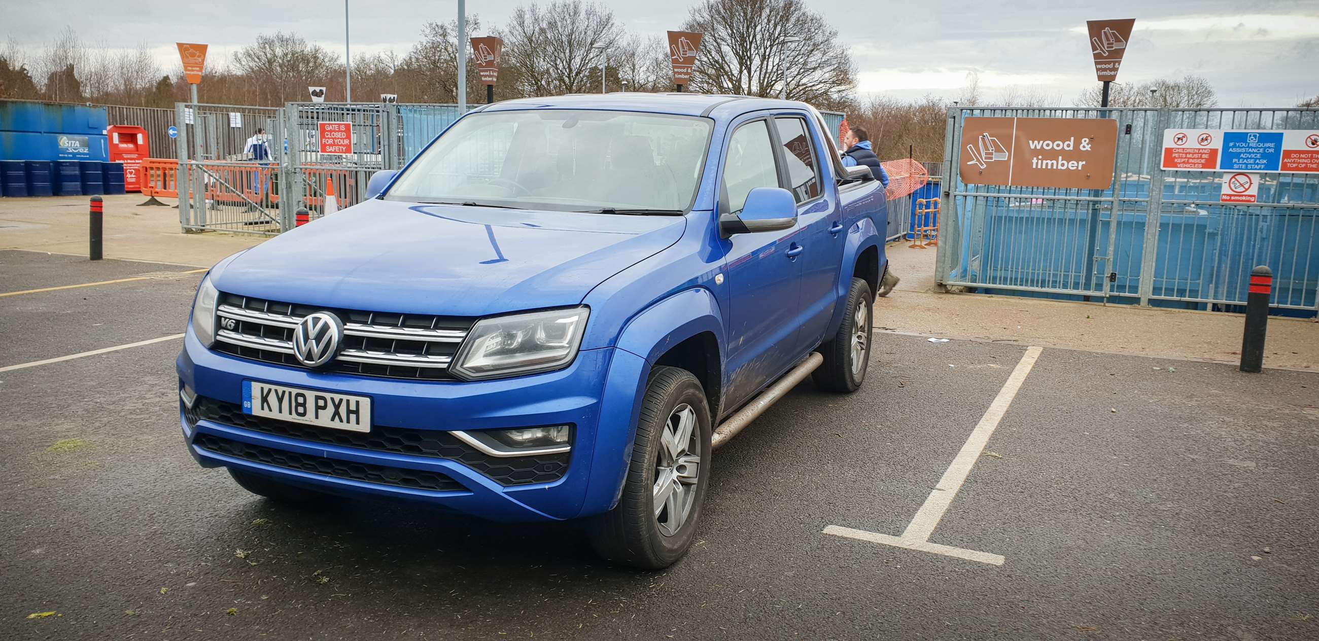 vw-amarok-christmas-tree-tip-goodwood-14022019.jpg