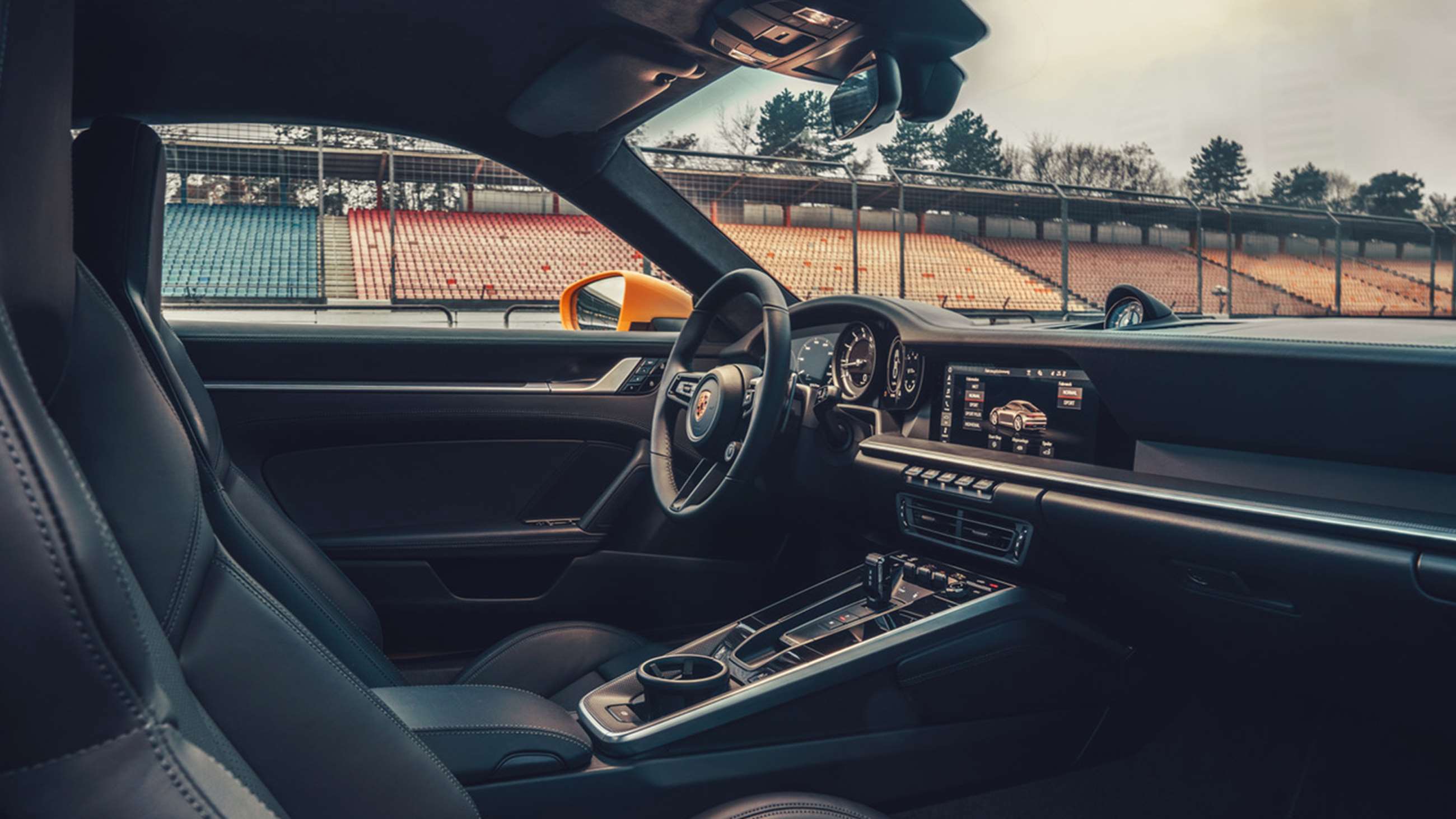 porsche-911-992-2019-interior-goodwood-16012019.jpg