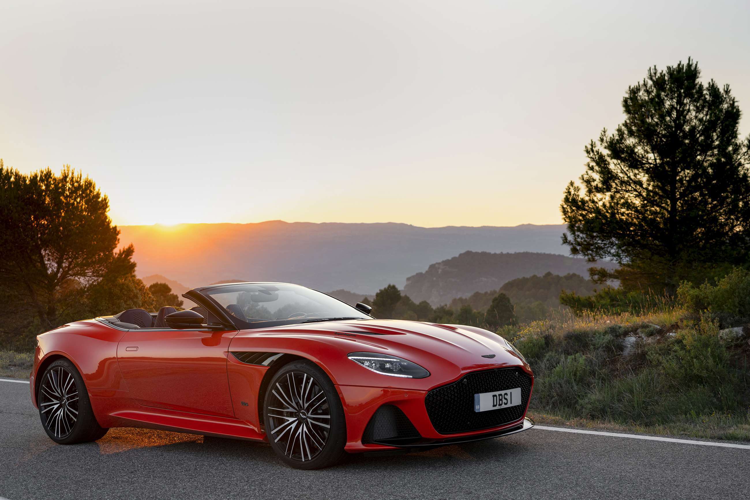 aston-martin-dbs-superleggera-volante-cosmos-orange-goodwood-02072019.jpg