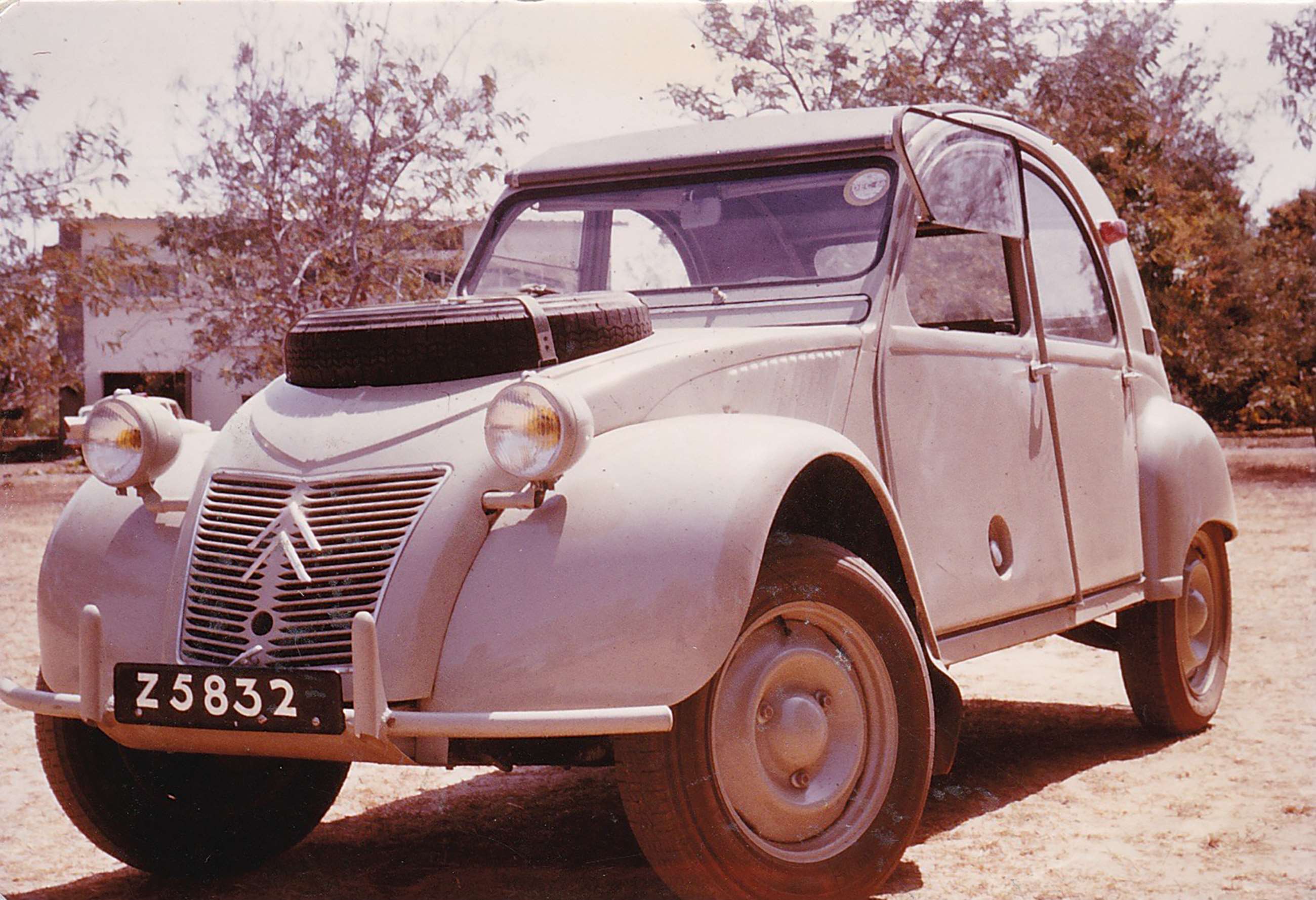 citroen-2cv-sahara-1965.jpg