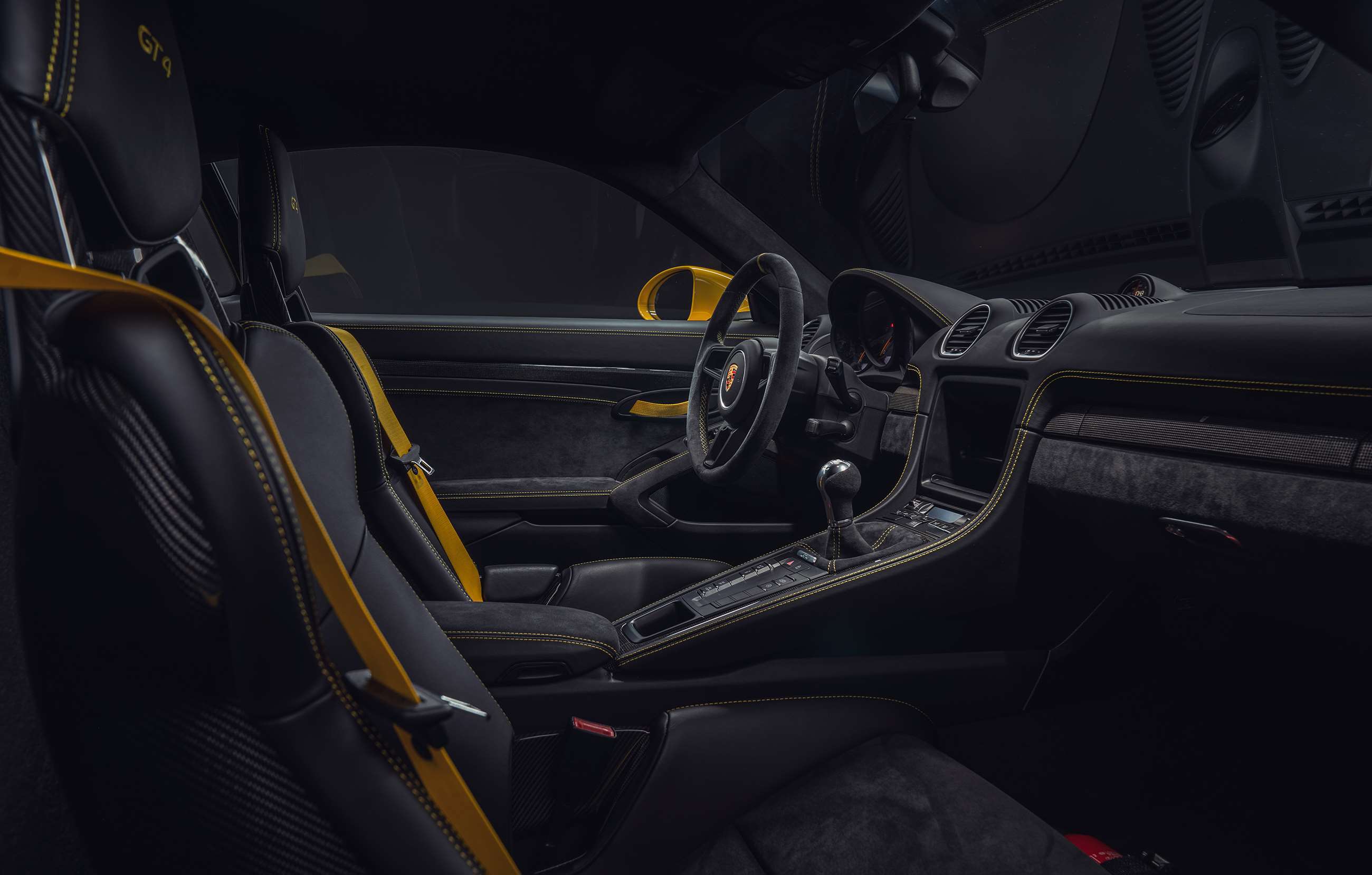 porsche-718-cayman-gt4-2019-interior-goodwood-19062019.jpg