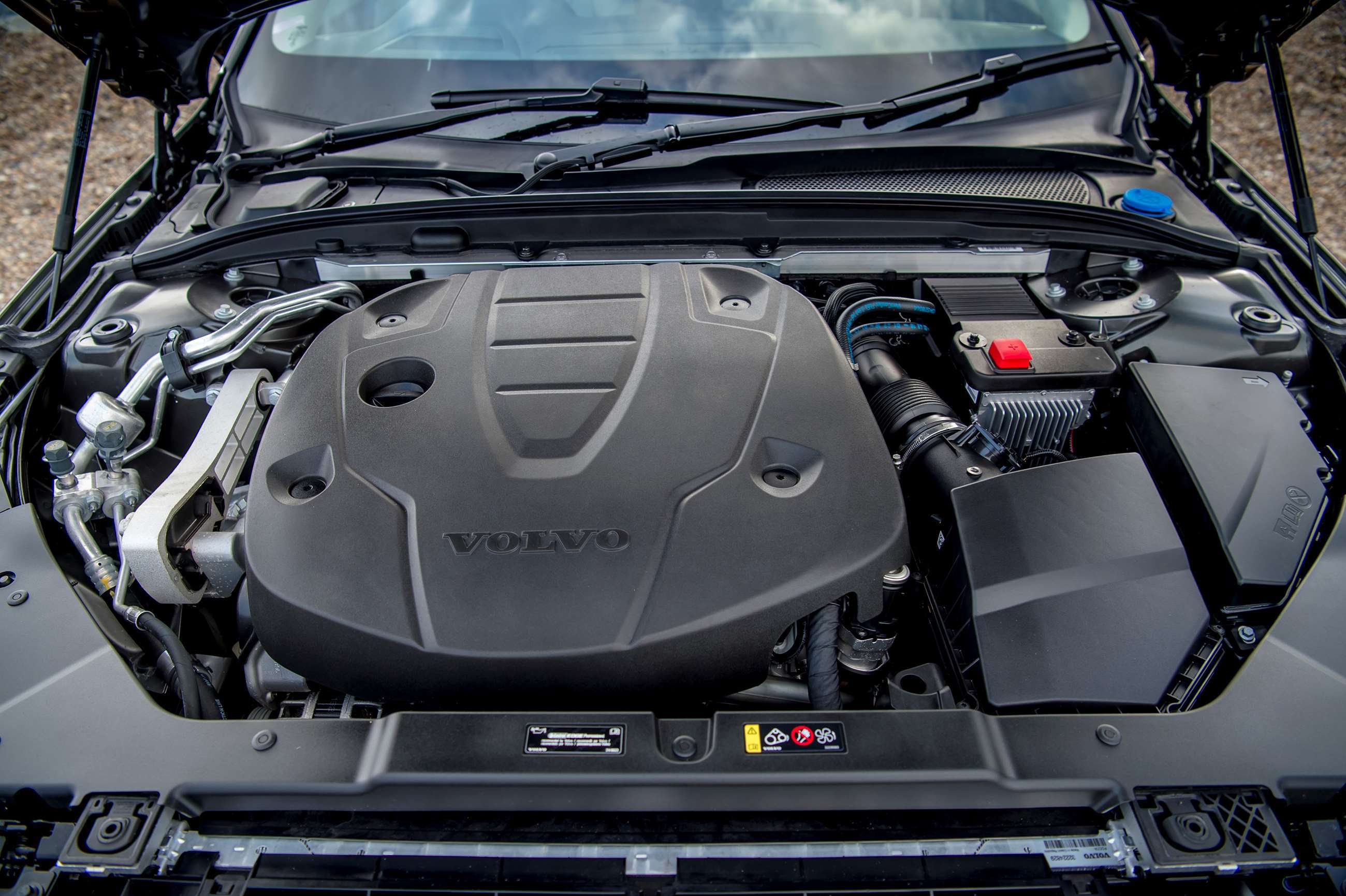 volvo-v60-cross-country-engine-goodwood-06032019.jpg