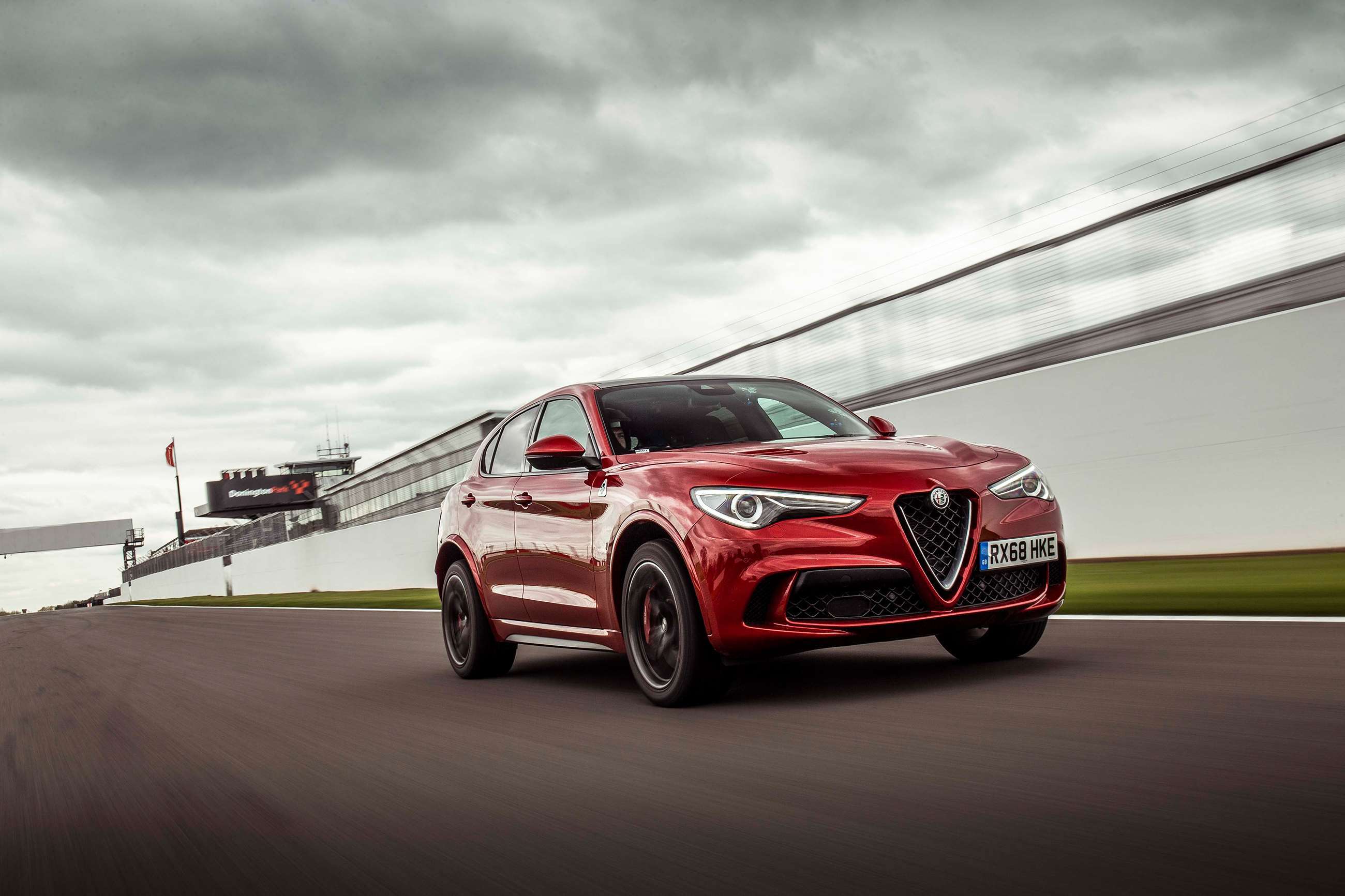 alfa-romeo-stelvio-quadrifoglio-donington-record-dan-trent-goodwood-07052019.jpg