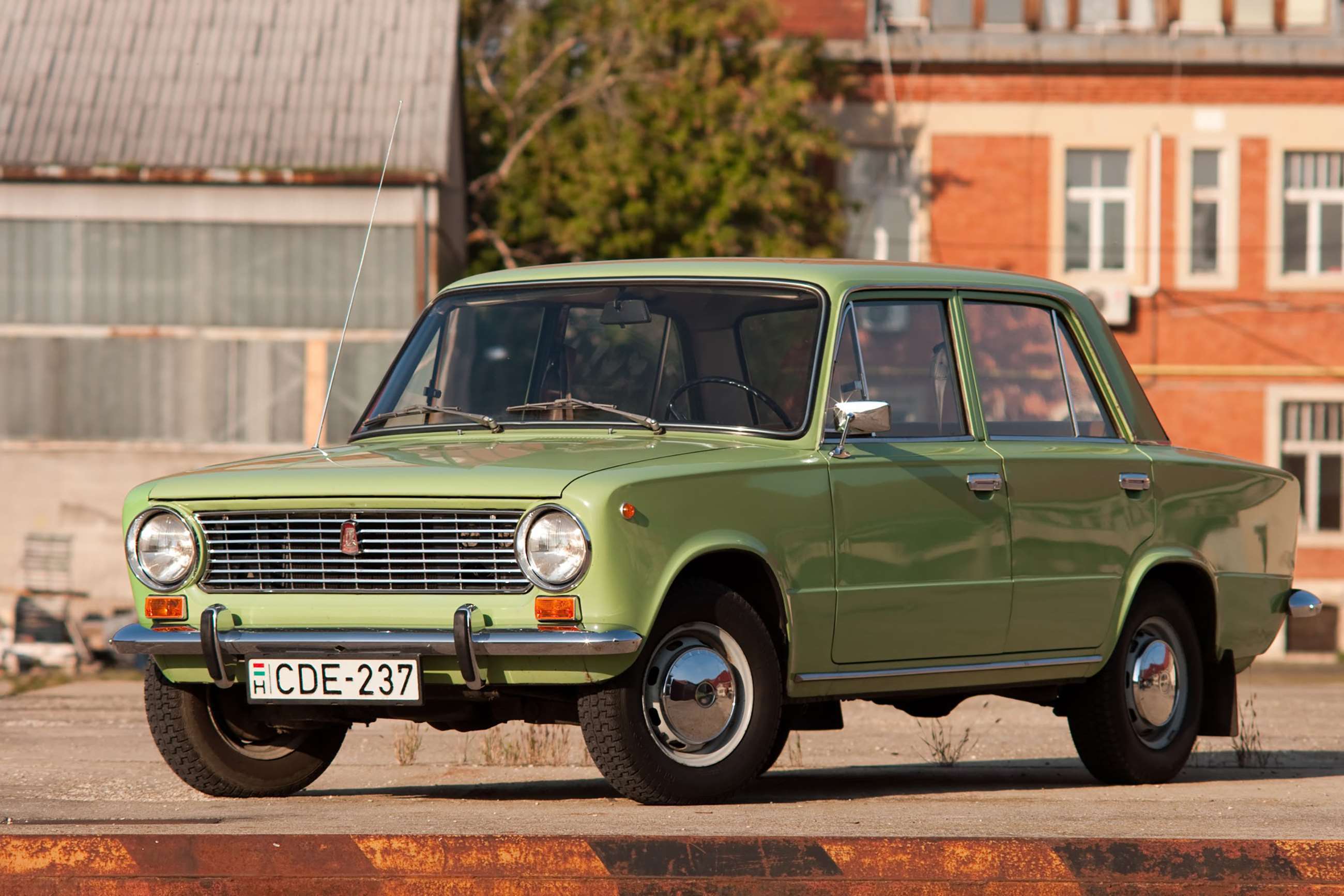 lada-1200-1980-vaz-2101-forrexp-goodwood-01112019.jpg