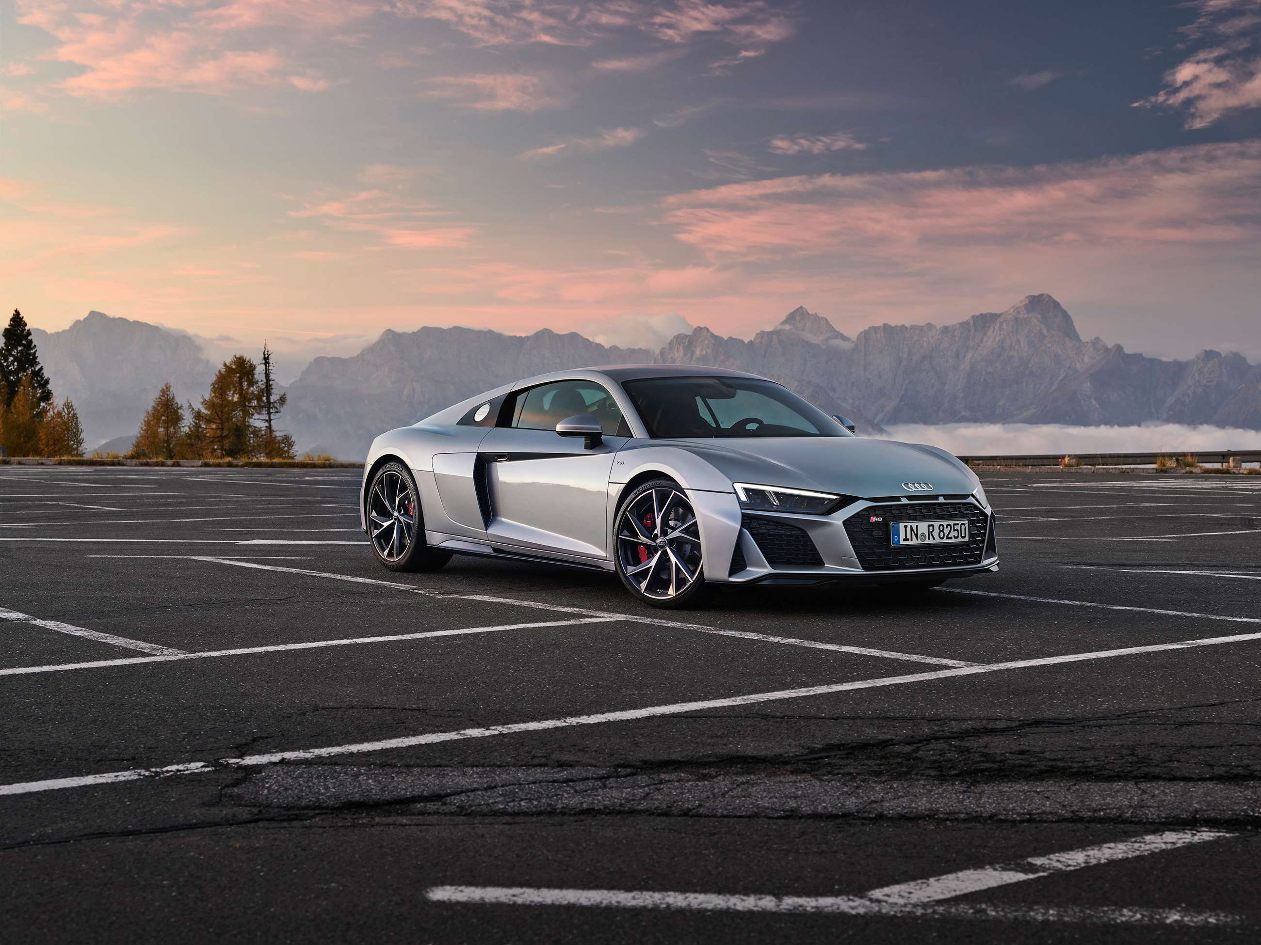 audi-r8-08111902.jpg