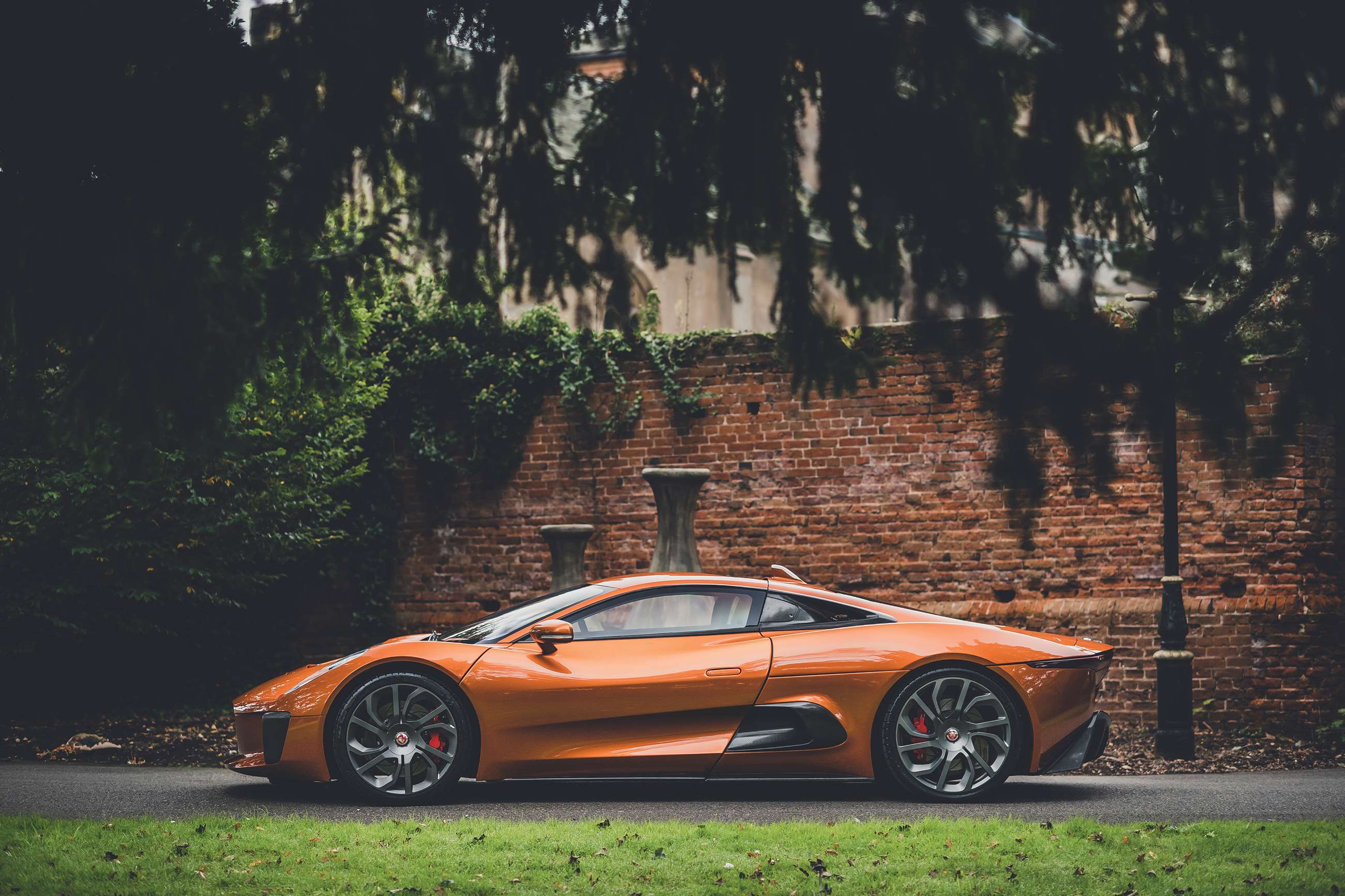 jaguar-c-x75-james-bond-auction-goodwood-01112019.jpg