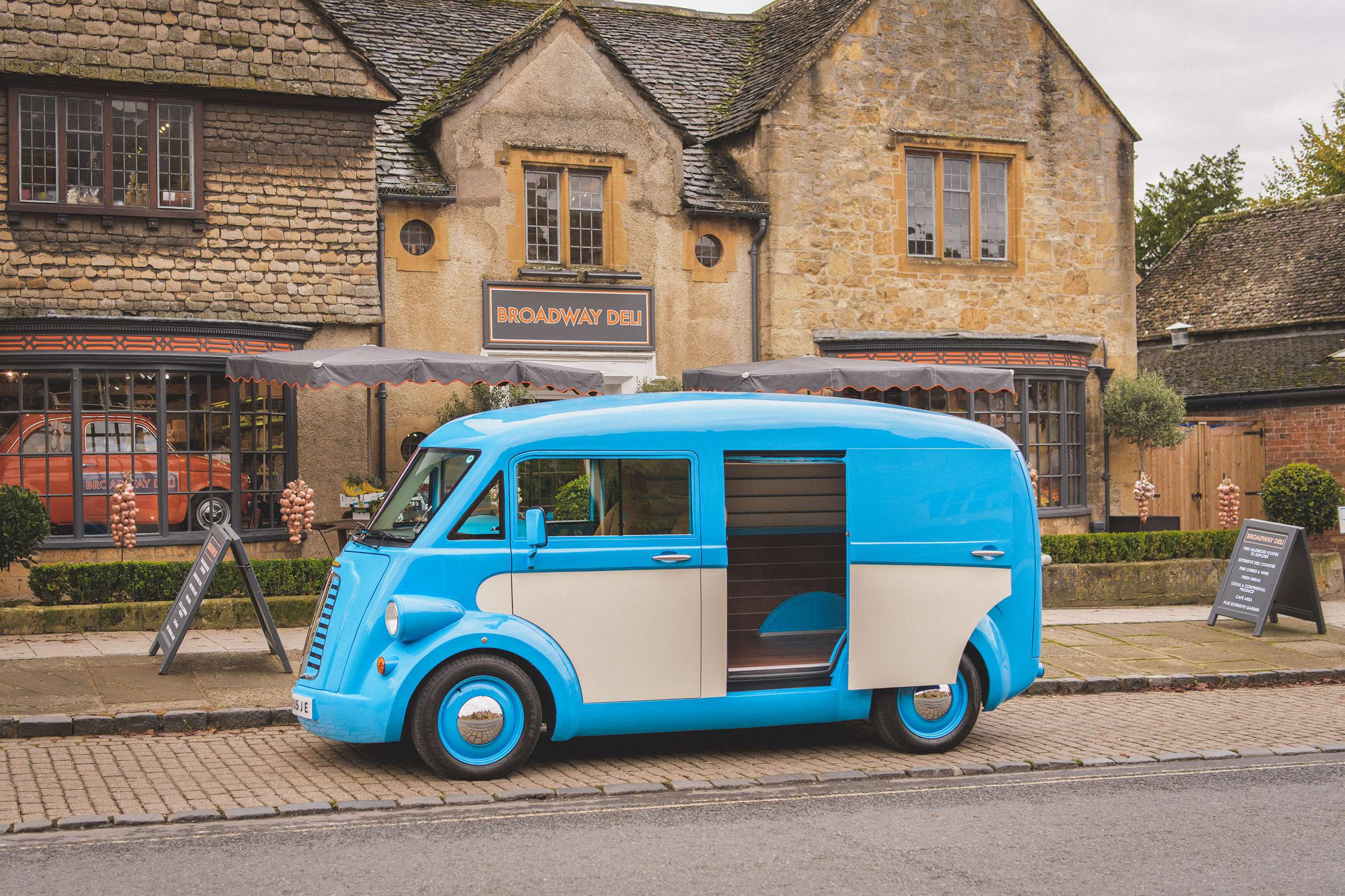 morris-je-electric-van-goodwood-13112019.jpg