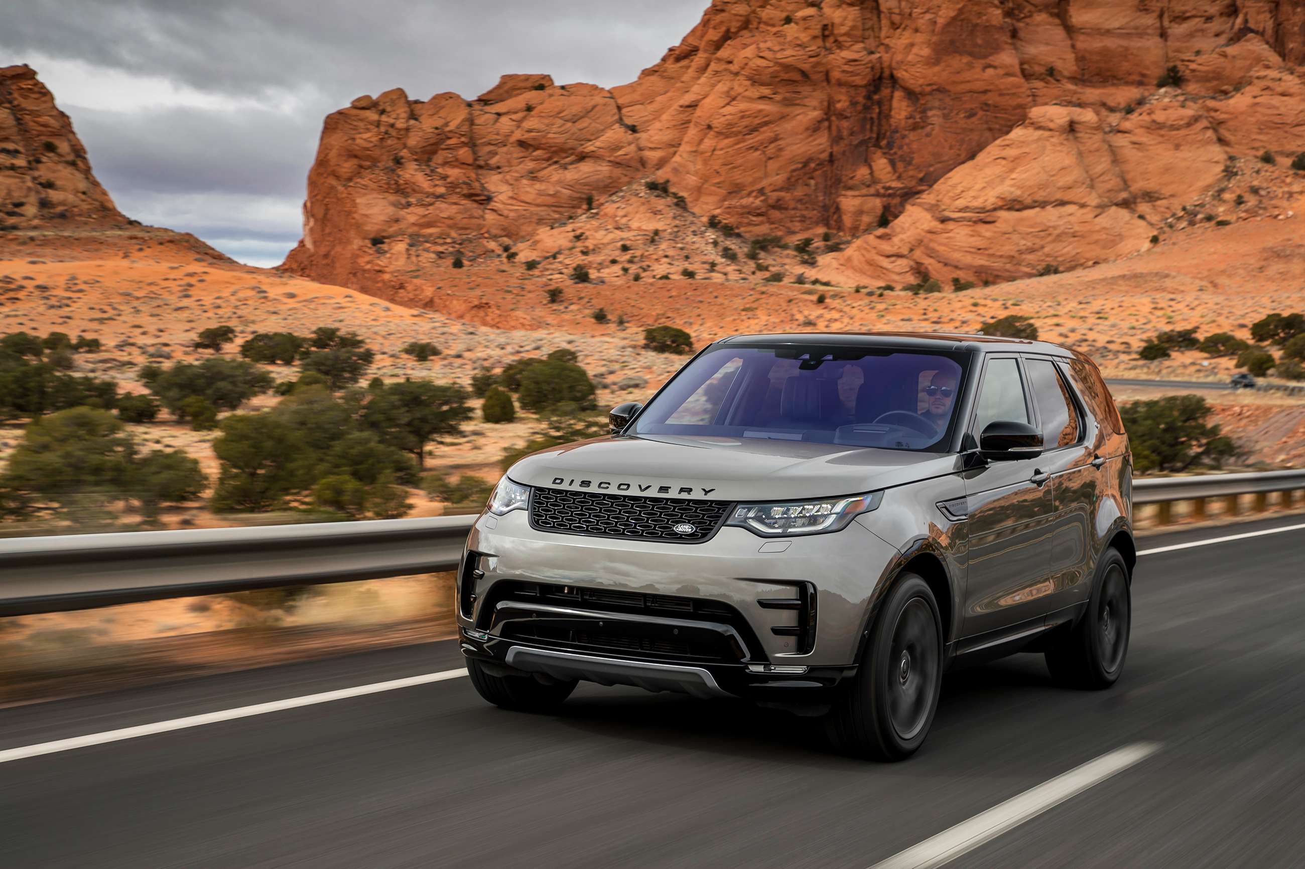 land-rover-discovery-5-goodwood-11102019.jpg