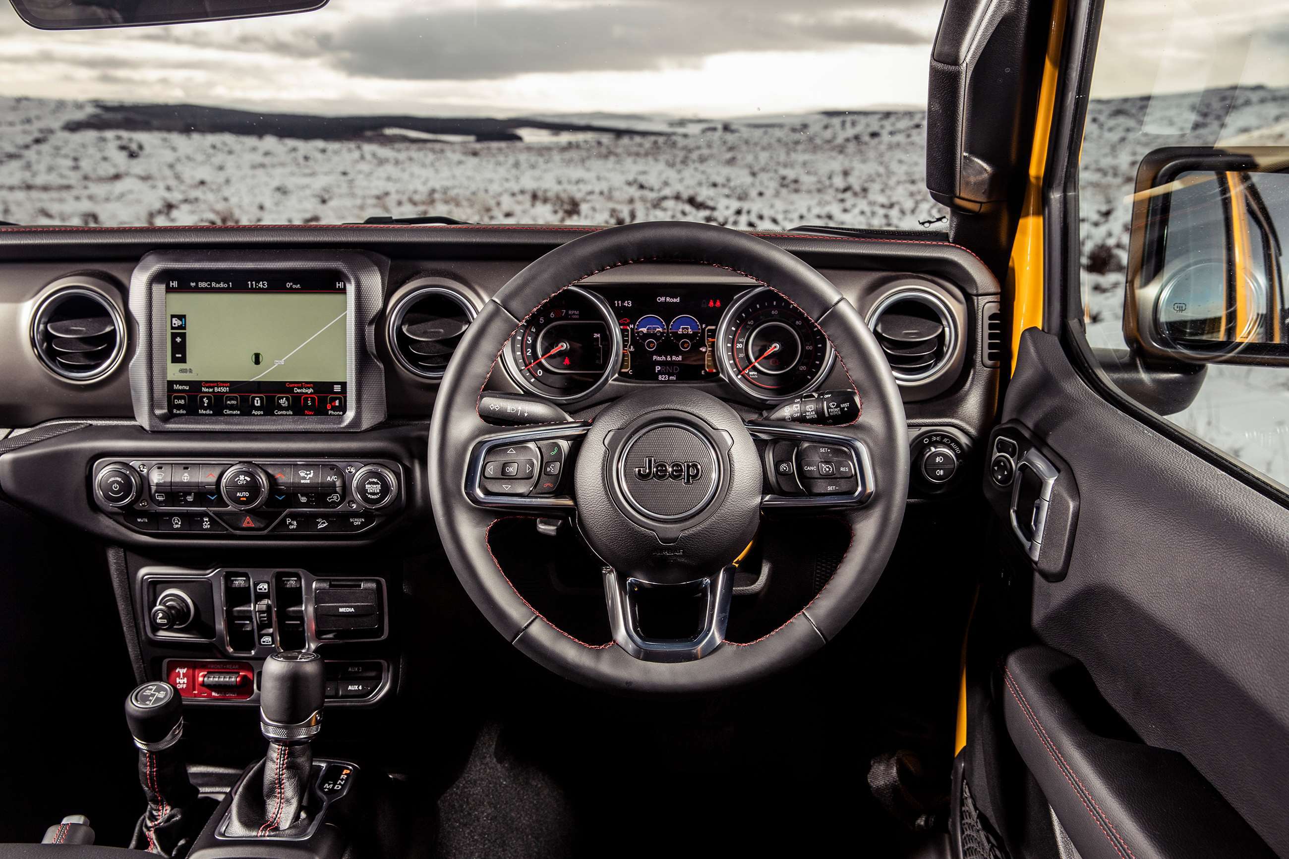 jeep-wrangler-rubicon-interior-goodwood-28102019.jpg