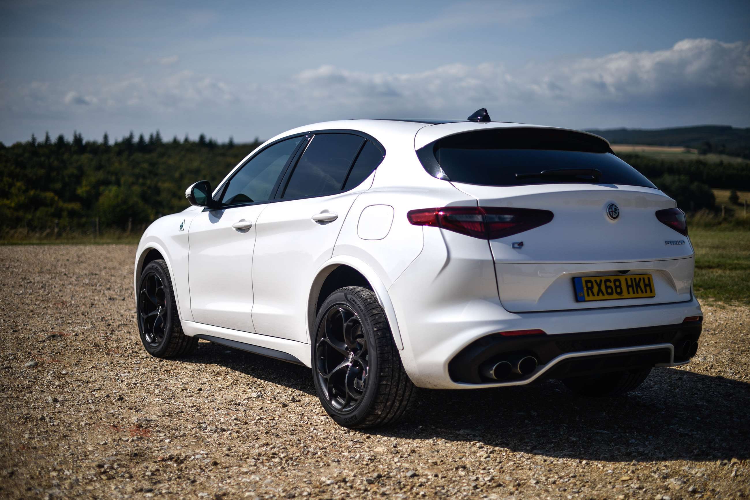 alfa-romeo-stelvio-quadrifoglio-boot-pete-summers-goodwood-12091916.jpg