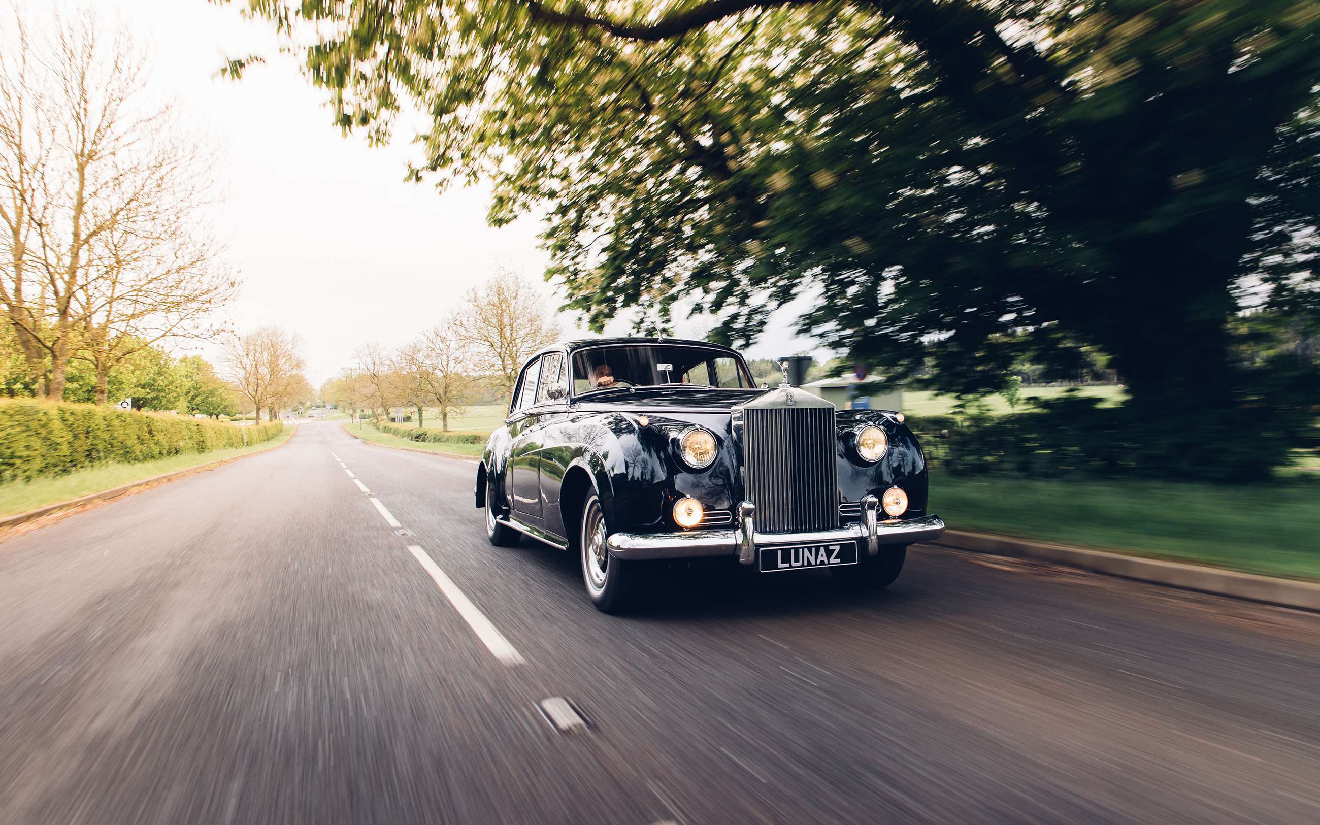 lunaz-rolls-royce-cloud-1956-goodwood-14102019.jpg