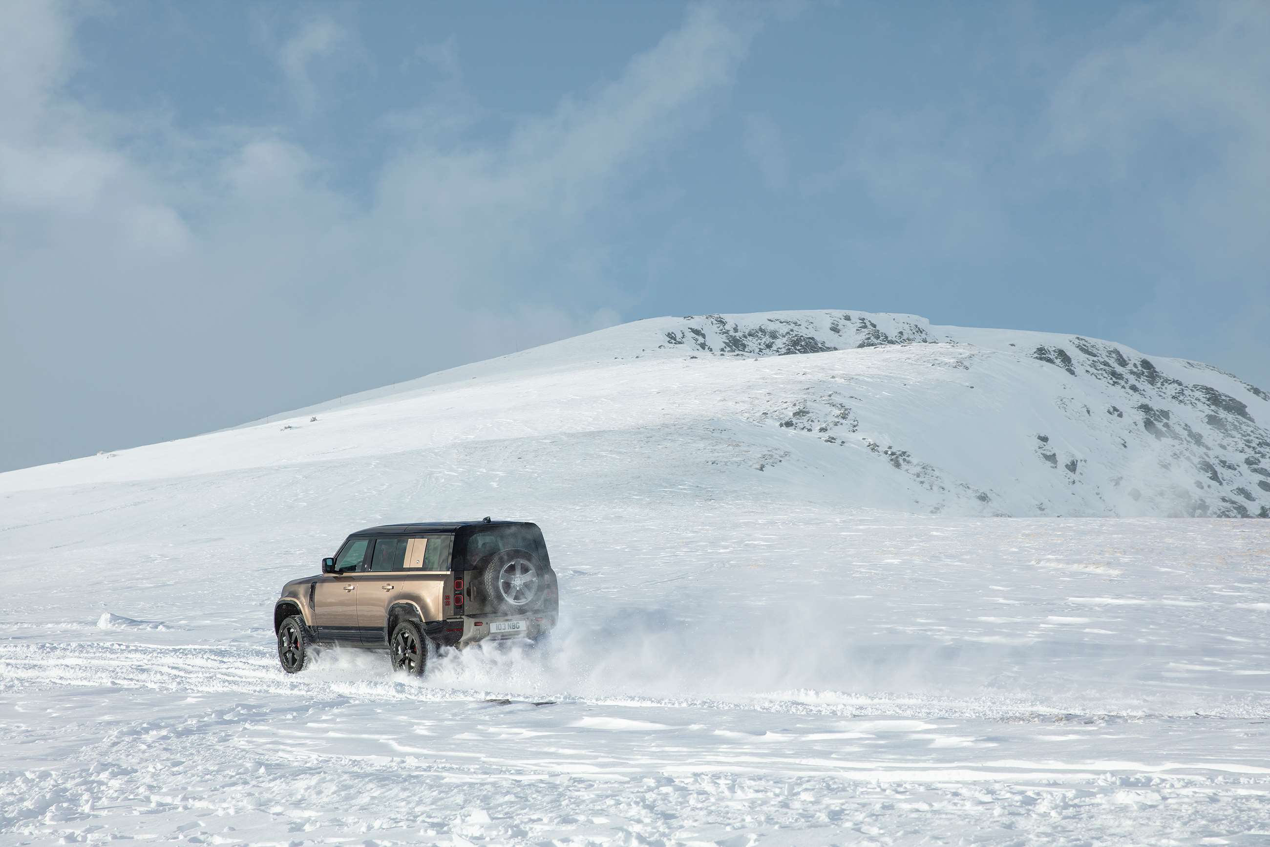 land-rover-defender-2020-snow-goodwood-10092019.jpg