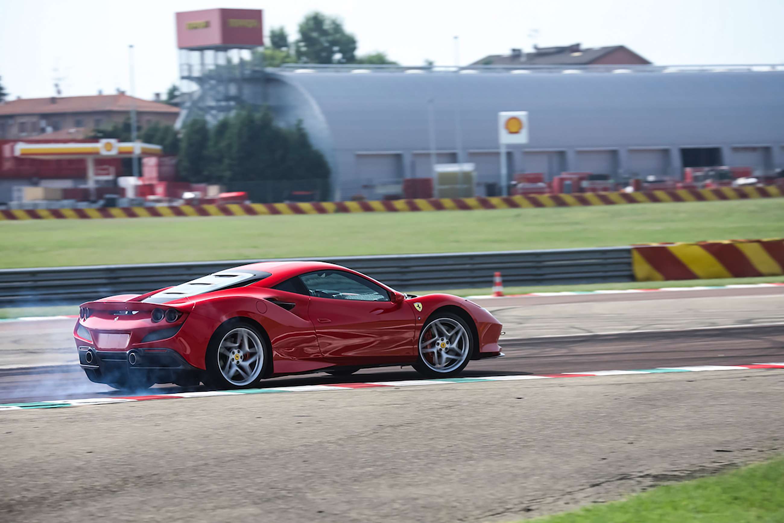 ferrari-f8-tributo-drift-goodwood-03092019.jpg