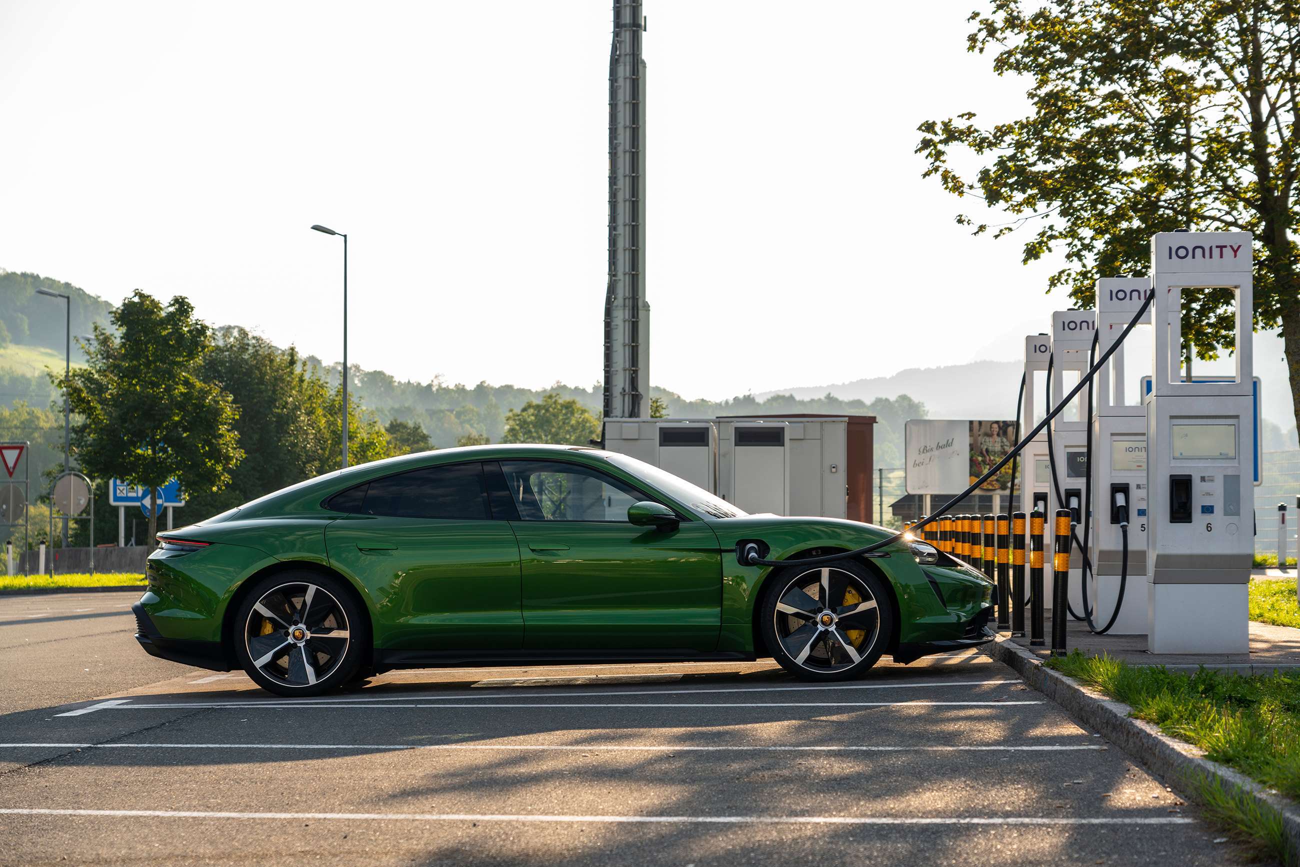 porsche-taycan-charging-goodwood-24092019.jpg