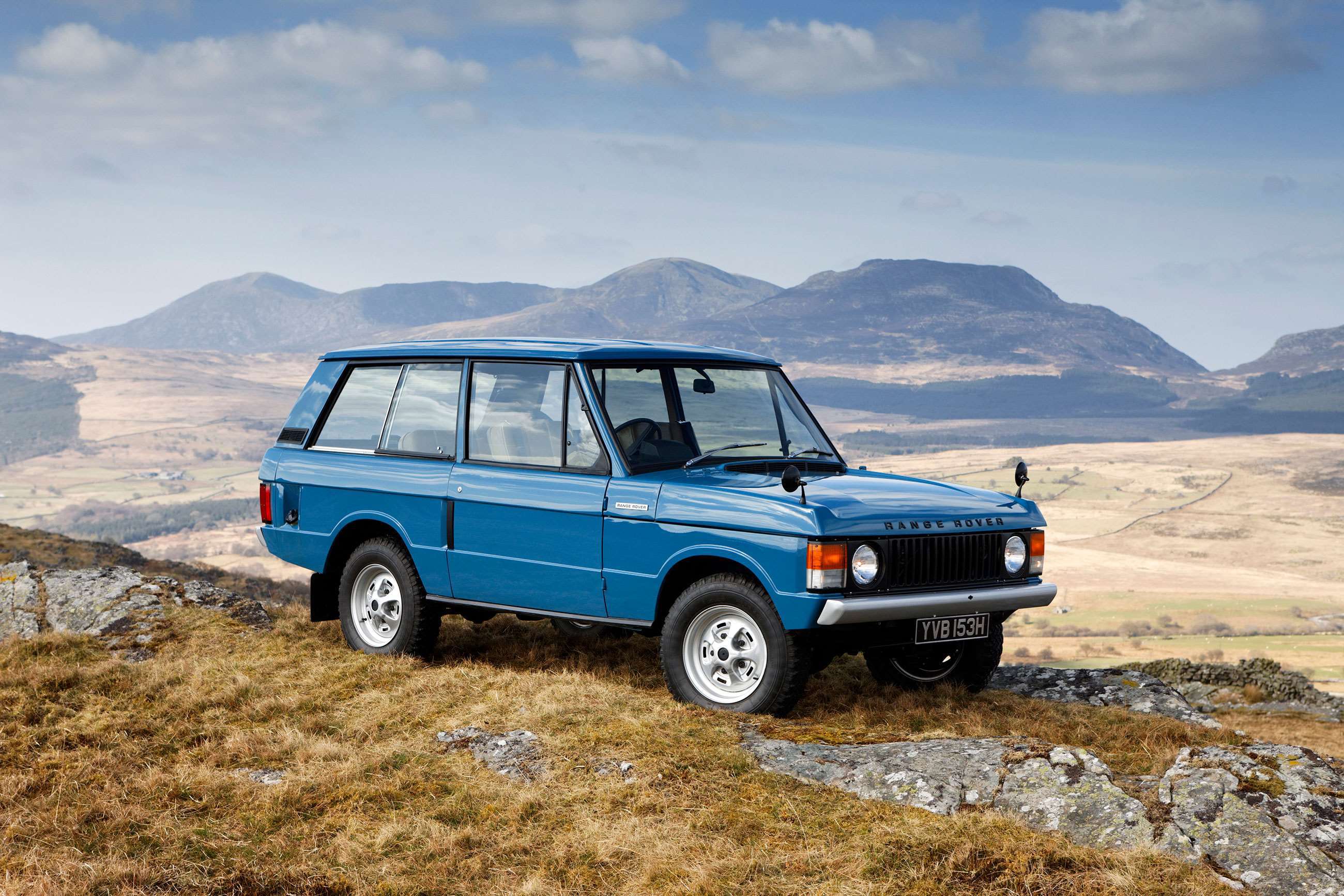 cars-from-1970-1-range-rover-classic-goodwood-10012020.jpg