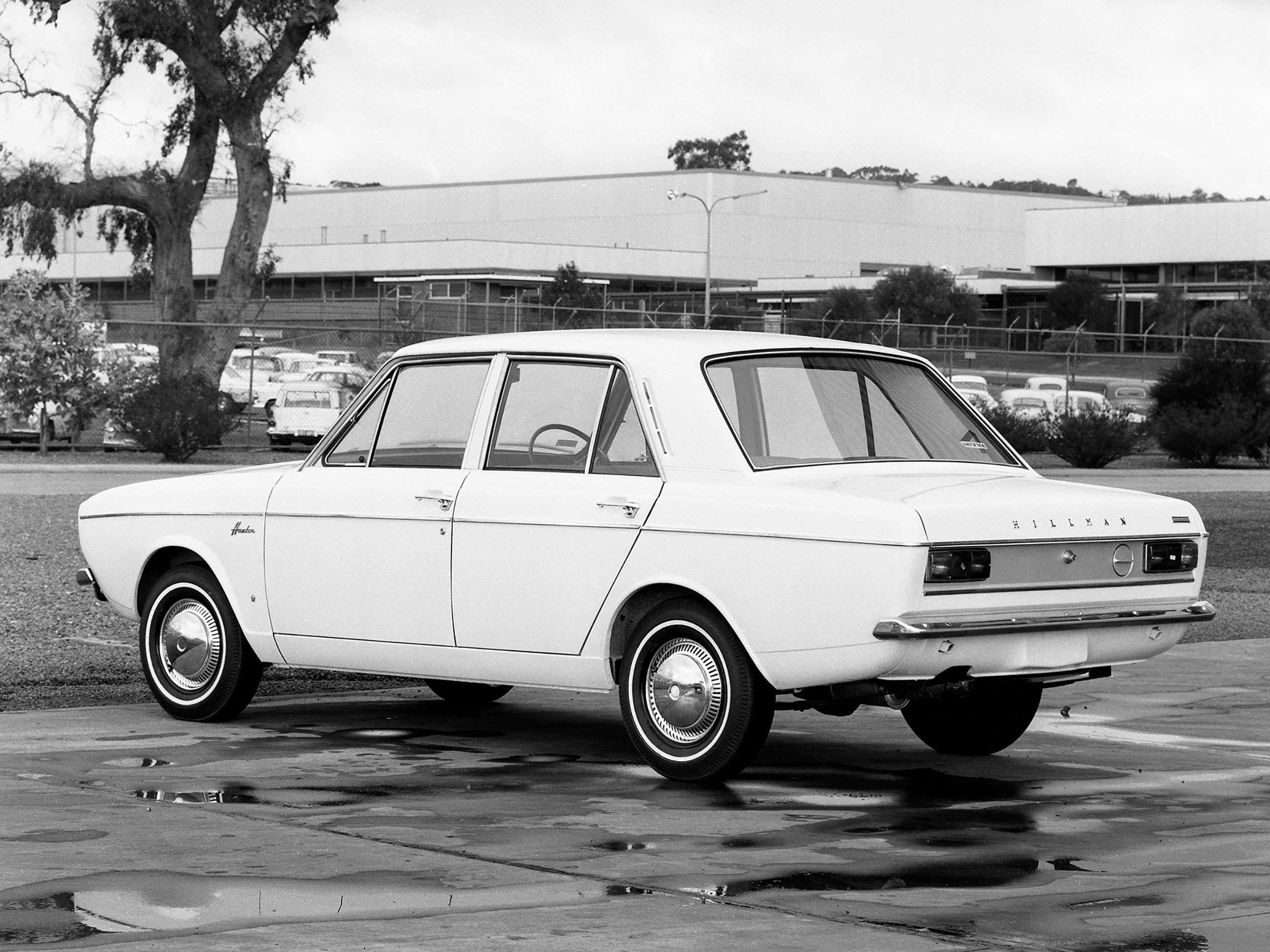 anorak-tail-lights-2-hillman-hunter-goodwood-13112020.jpg