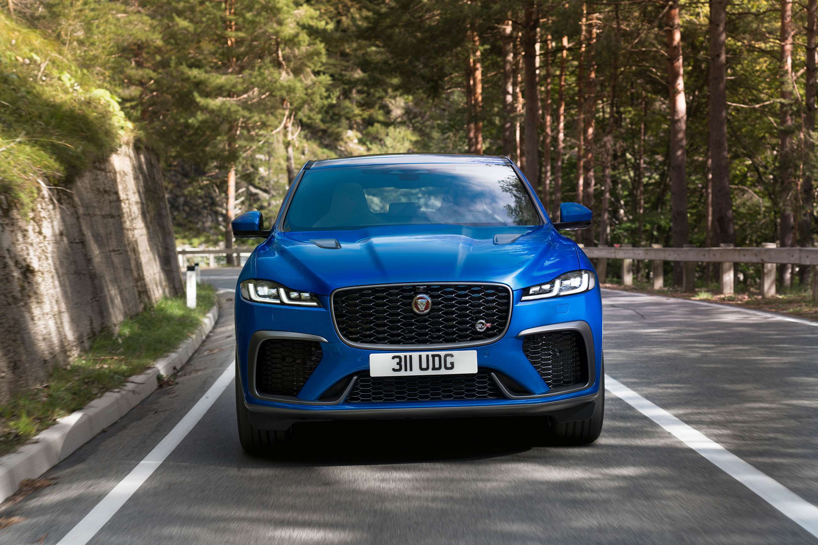 jaguar-f-pace-svr-2021-goodwood-01122020.jpg