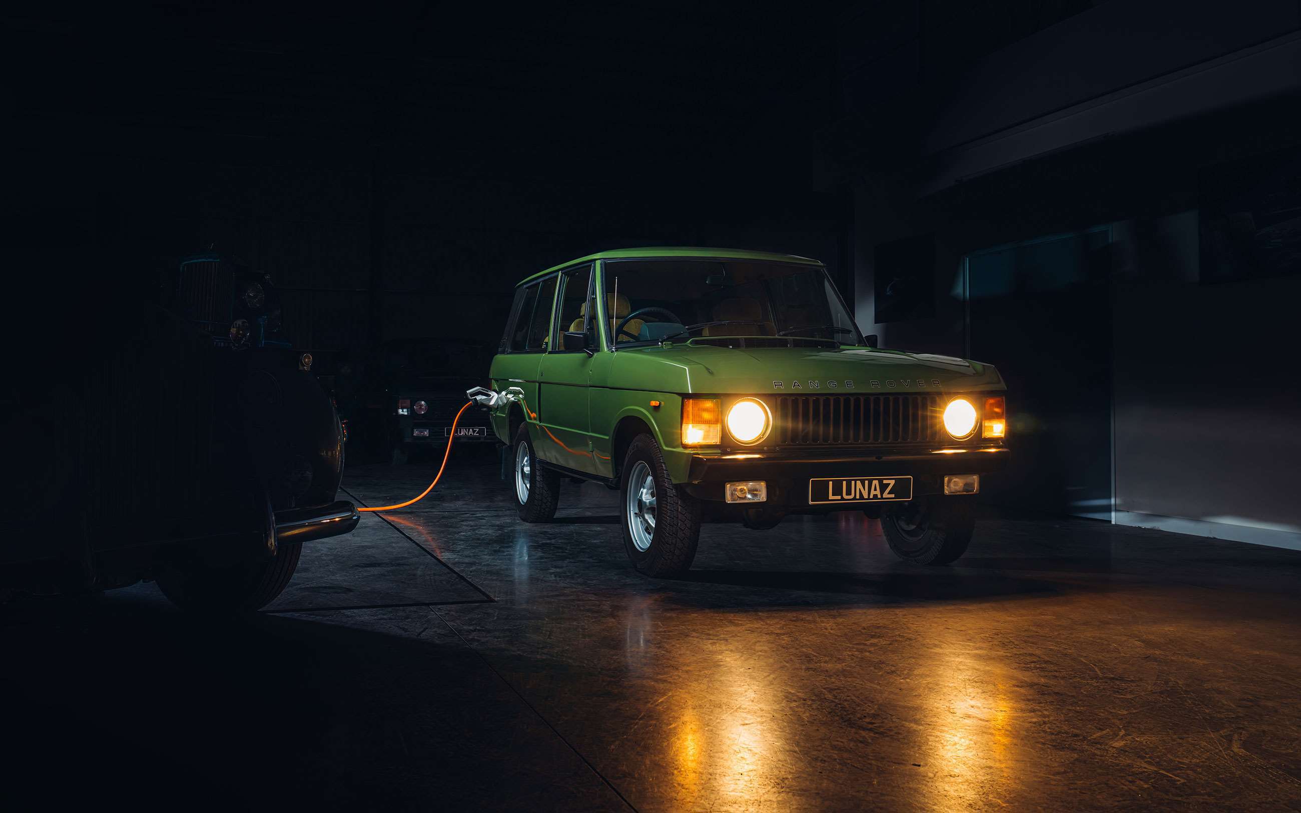 lunaz-electric-range-rover-classic-goodwood-11122020.jpg