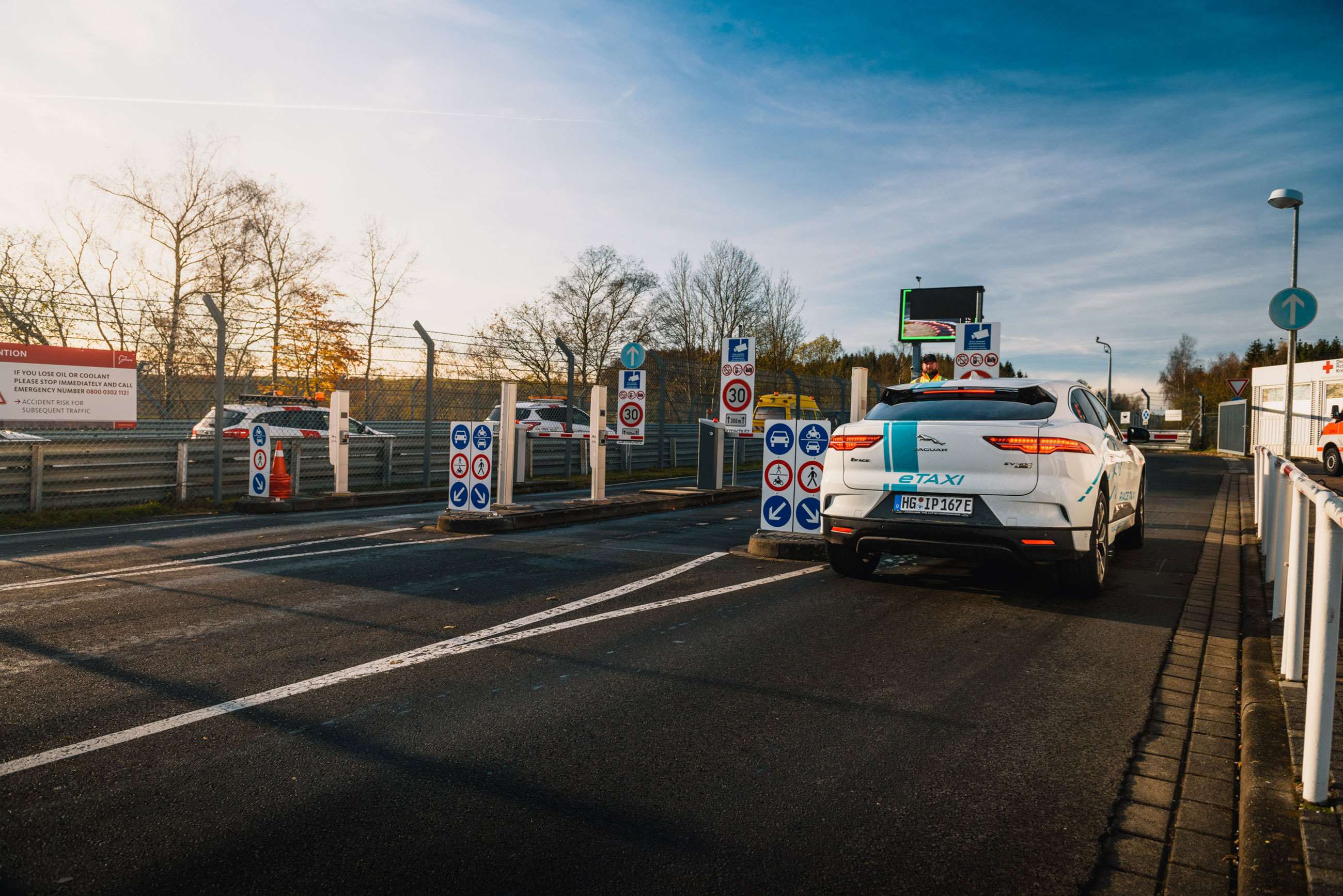 jaguar-i-pace-race-etaxi-ride-nurburgring-goodwood-18032020.jpg