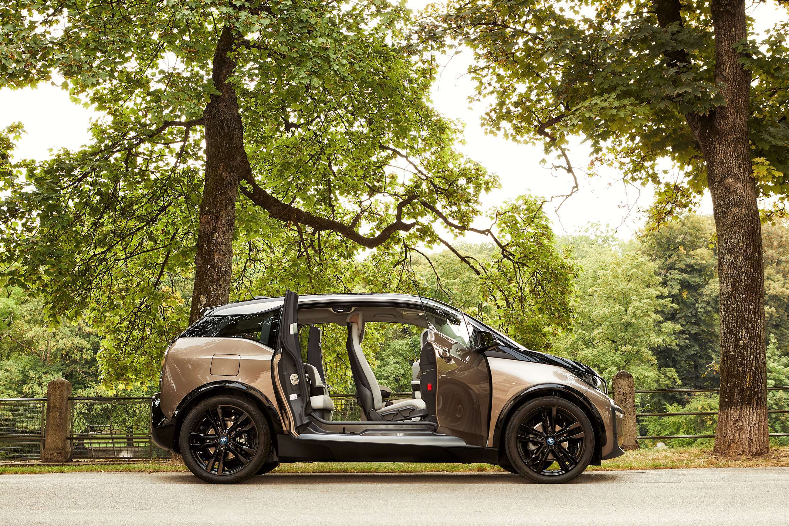 sustainable-car-interiors-bmw-i3-interior-goodwood-25032020.jpg