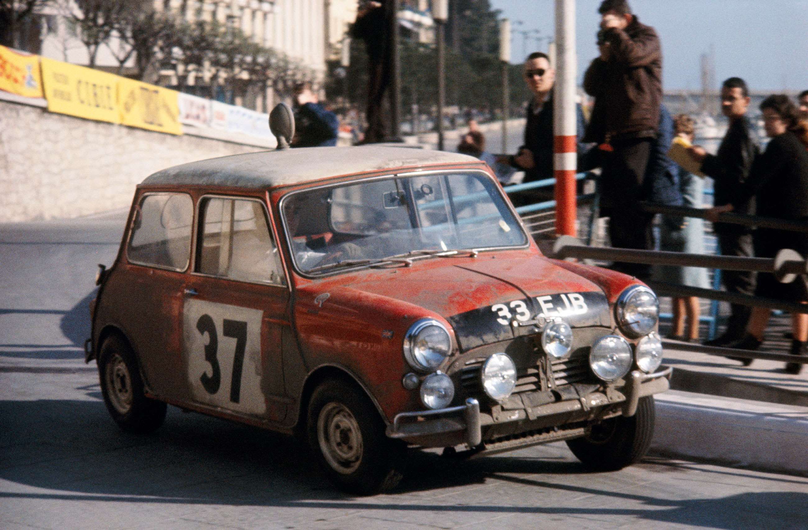 best-road-going-rally-cars-of-all-time-1-mini-cooper-s-paddy-hopkirk-goodwood-08042020.jpg