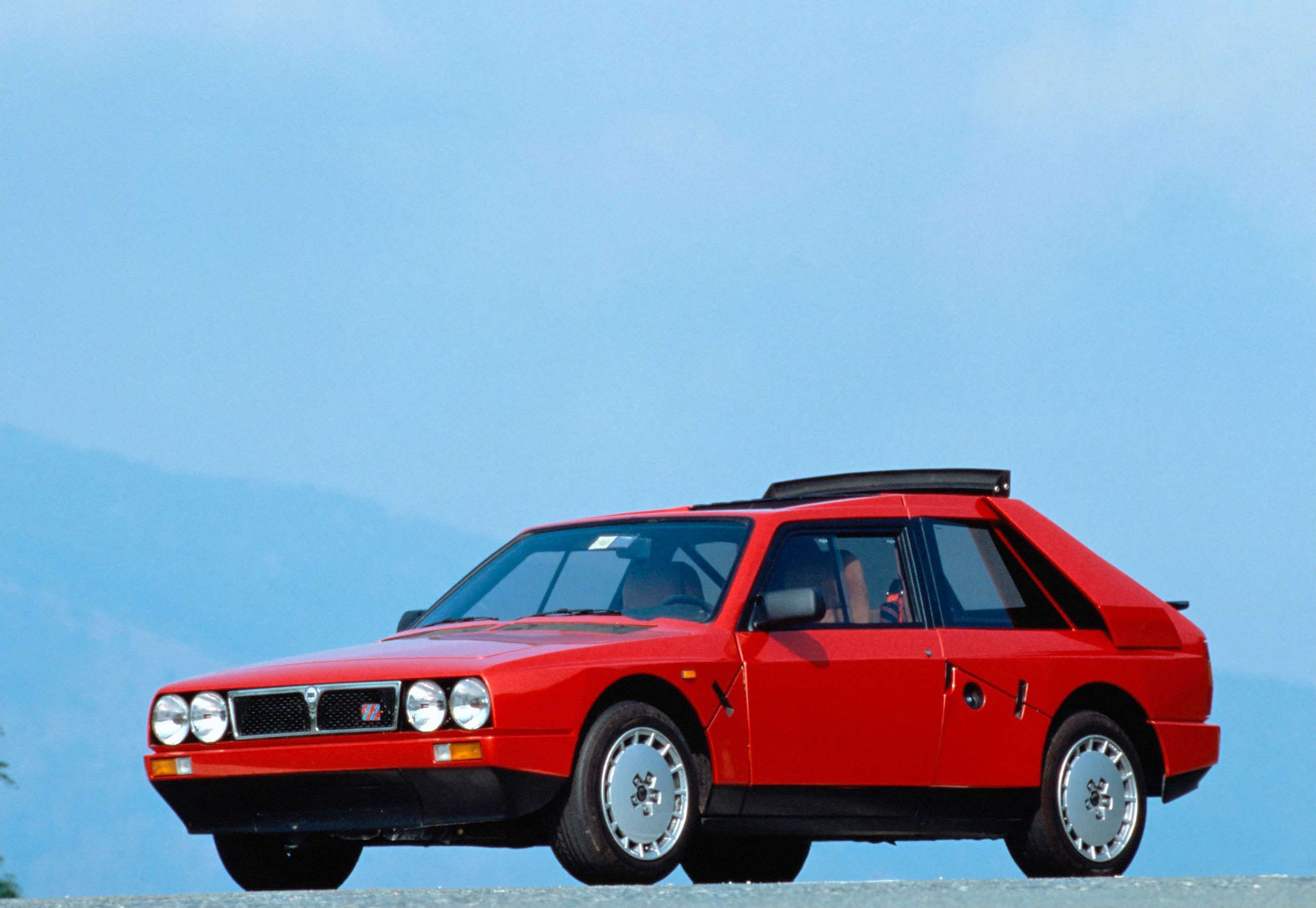 the-best-eighties-supercars-3-lancia-delta-s4-stradale-goodwood-21042020.jpg