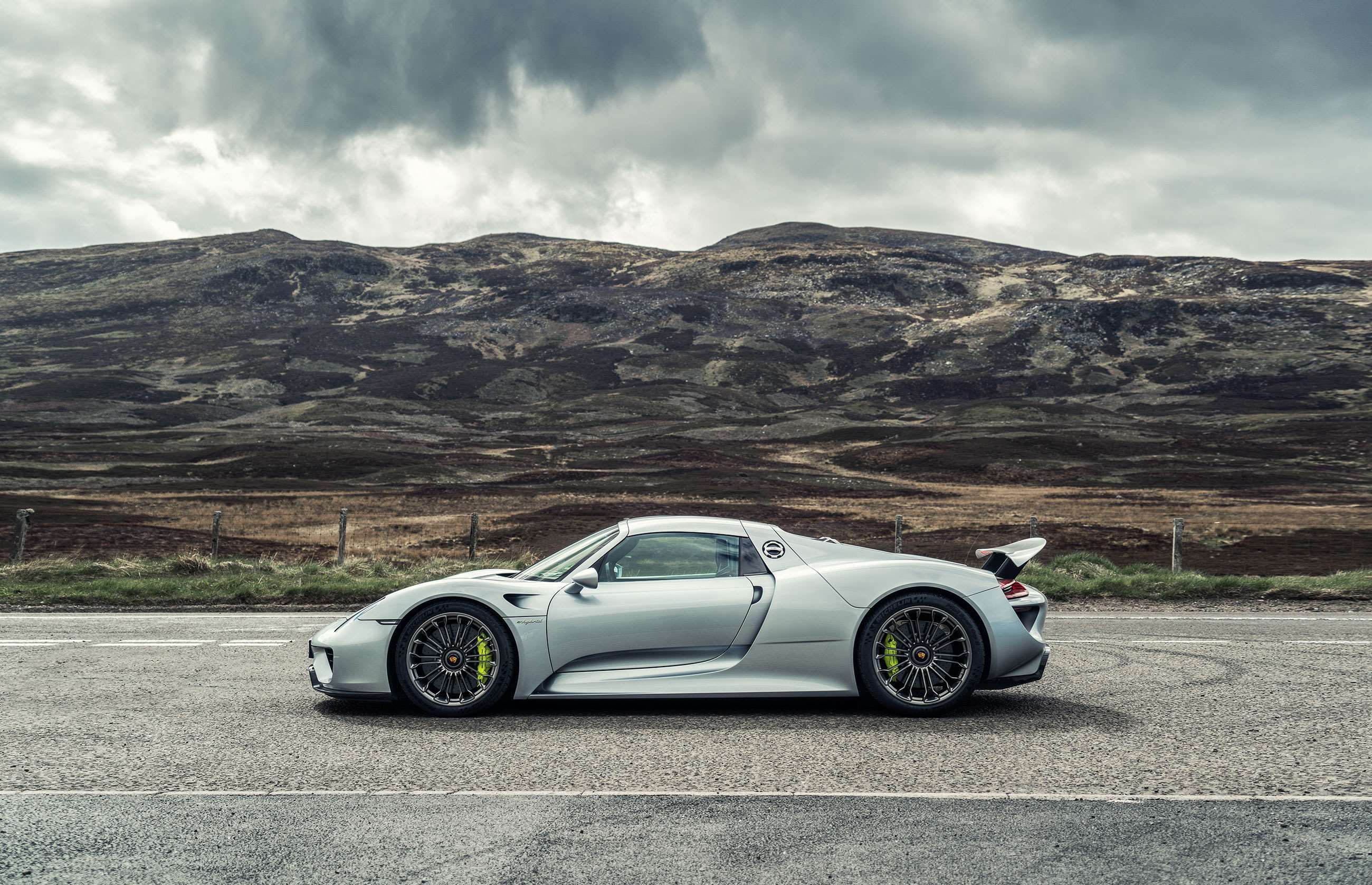 best-road-cars-with-racing-engines-8-porsche-918-spyder-uk-goodwood-16042020.jpg