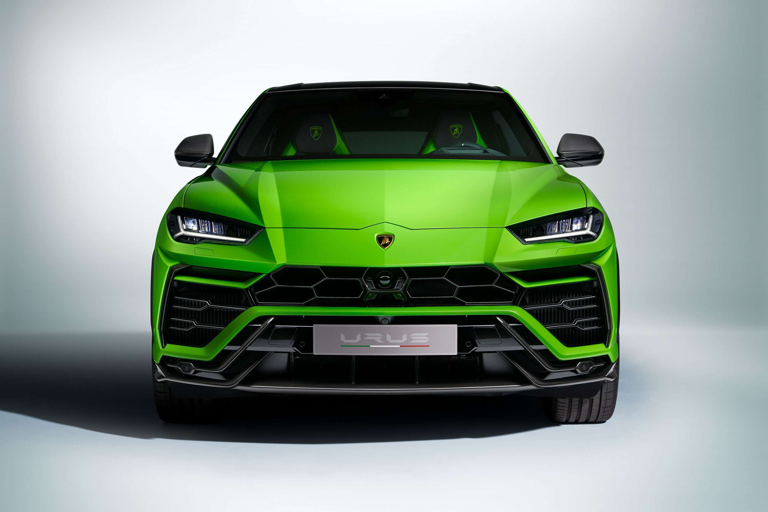 lamborghini-urus-pearl-capsule-green-goodwood-18062020.jpg