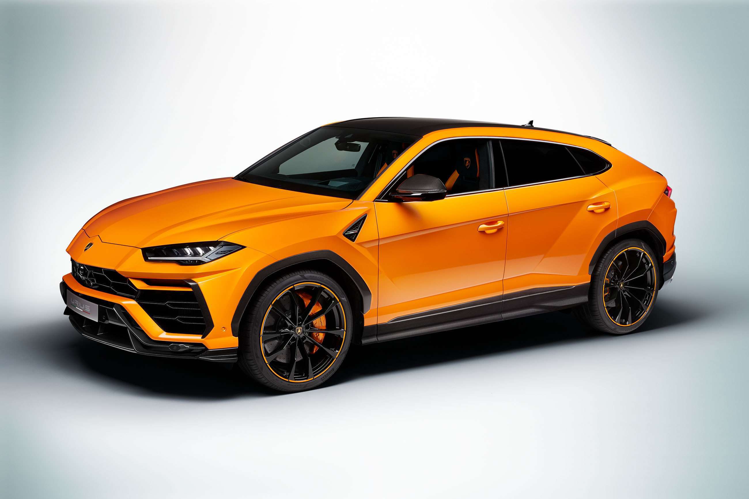 lamborghini-urus-pearl-capsule-orange-goodwood-18062020.jpg