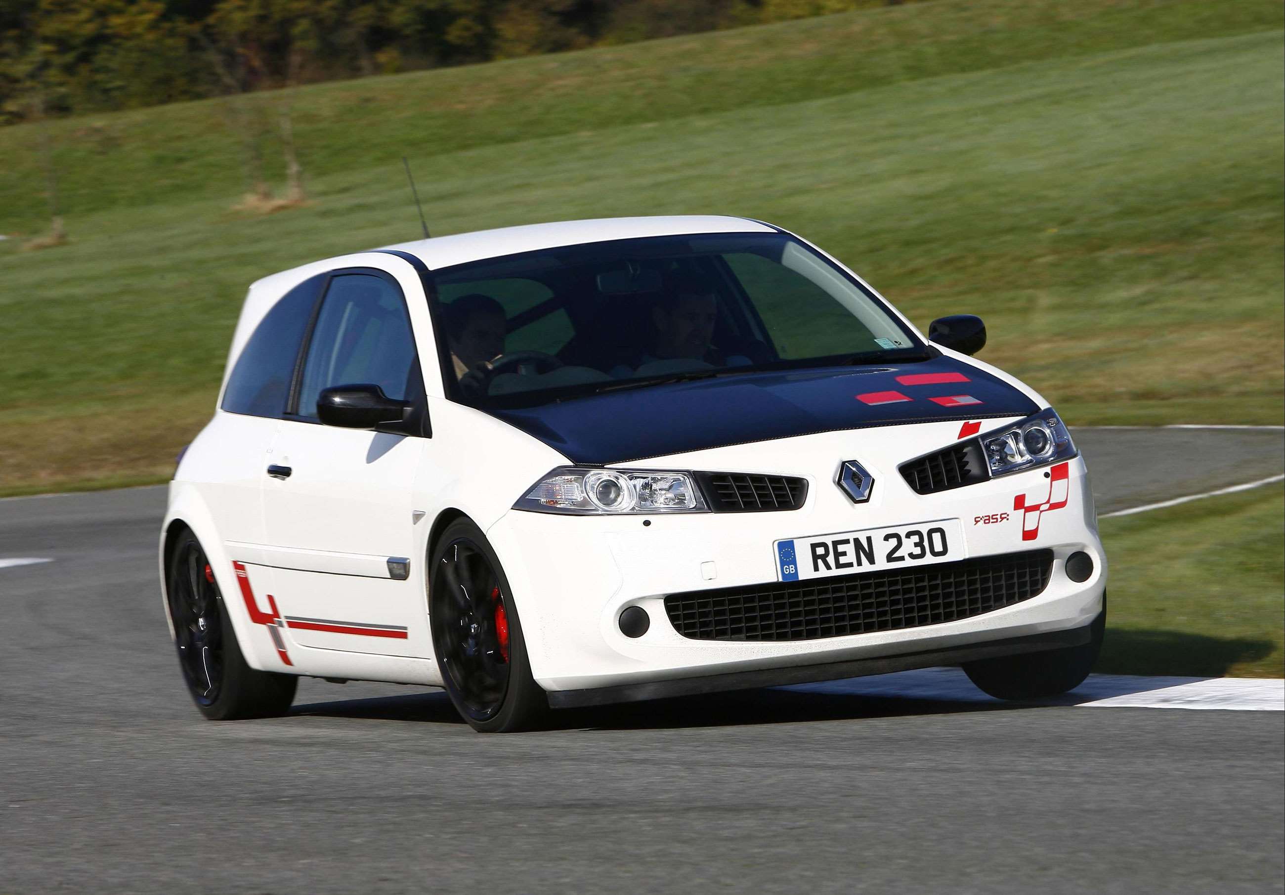 20k-investment-cars-3-renault-megane-r26r-goodwood-03072020.jpg