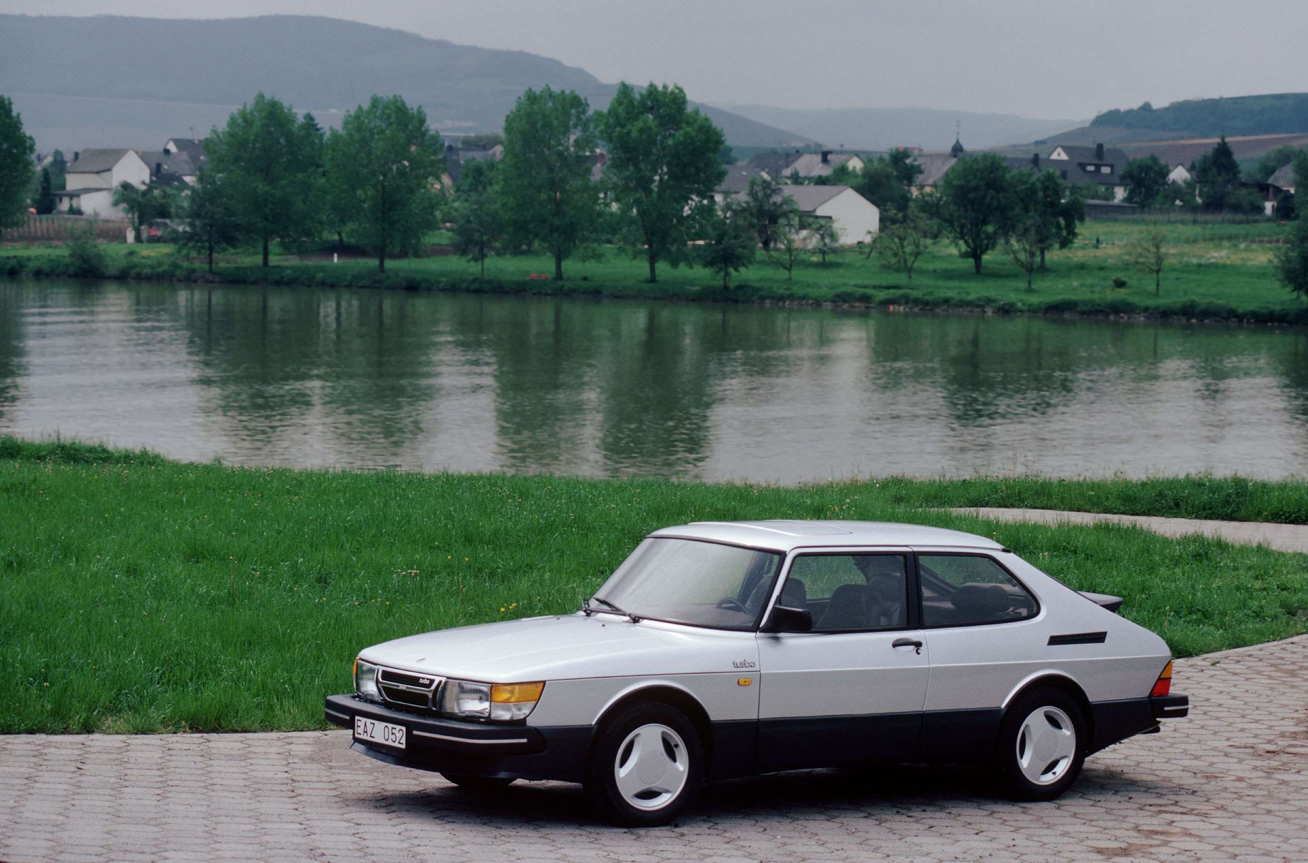 best-three-spoke-alloy-wheels-2-saab-900-turbo-goodwood-02072020.jpg