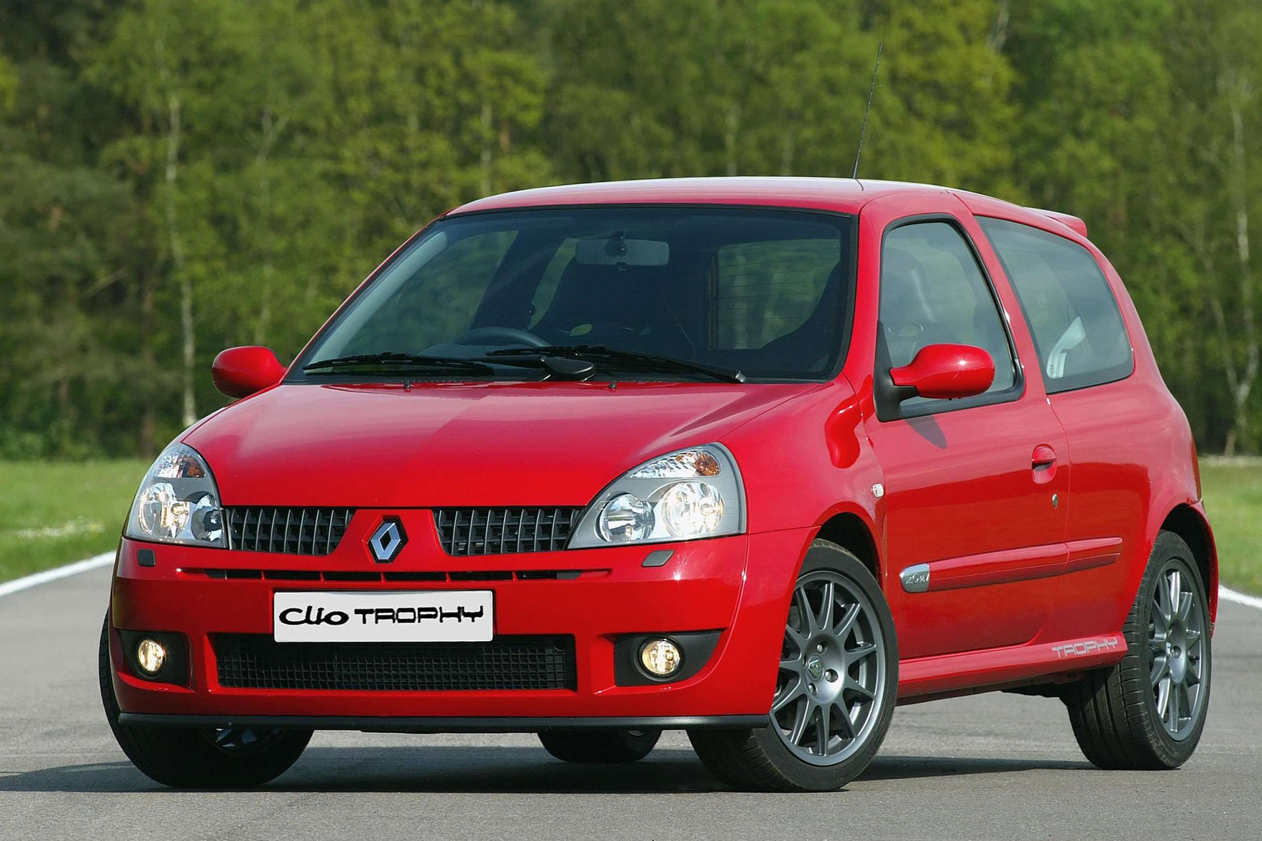 best-noughties-hot-hatches-4-renault-clio-182-trophy-goodwood-28082020.jpg