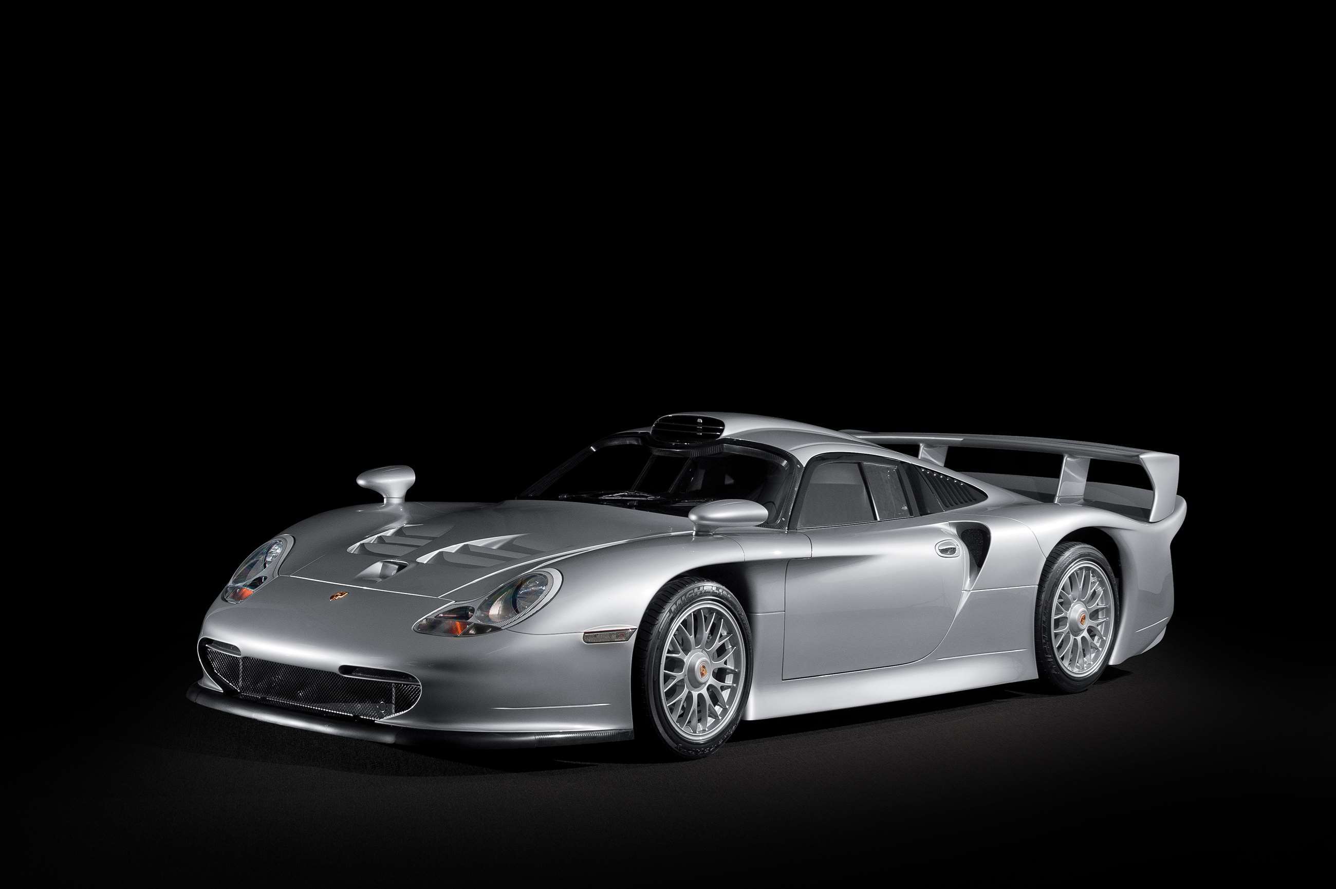 porsche-911-gt1-strassenversion09.jpg