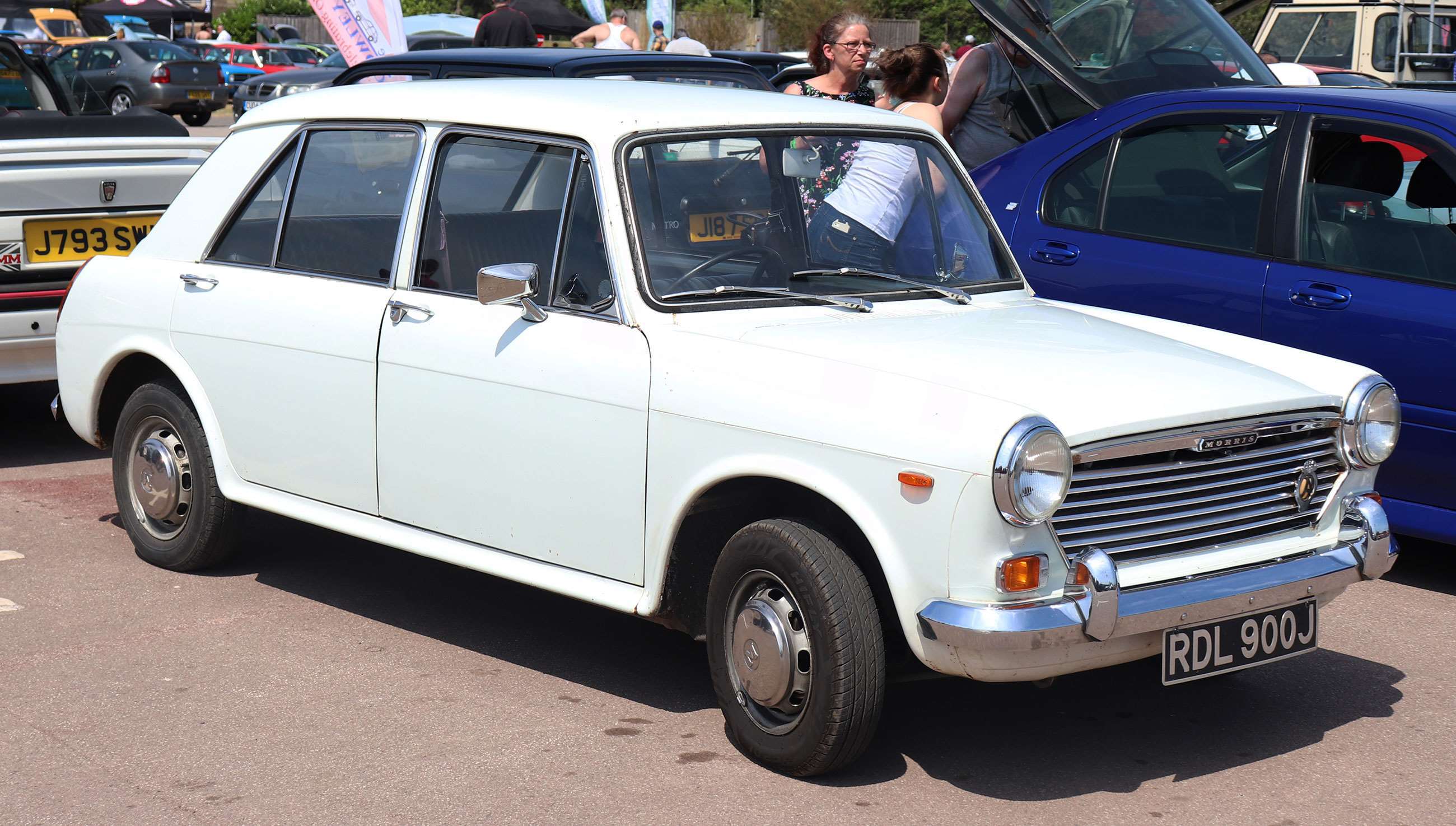 plastic-bodied-cars-12-bmc-mini-ad016-morris-1100-1970-mk2-goodwood-01092020.jpg