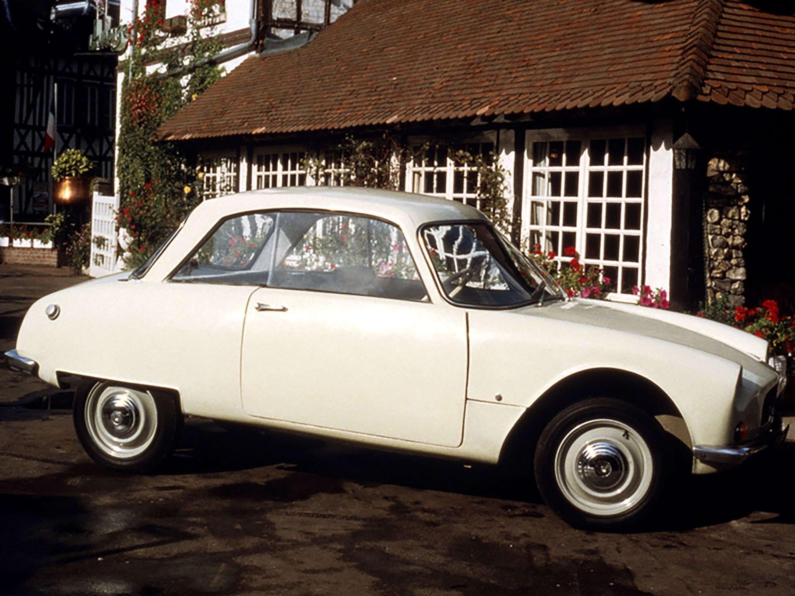 plastic-bodied-cars-6-citroen-bijou-goodwood-01092020.jpg