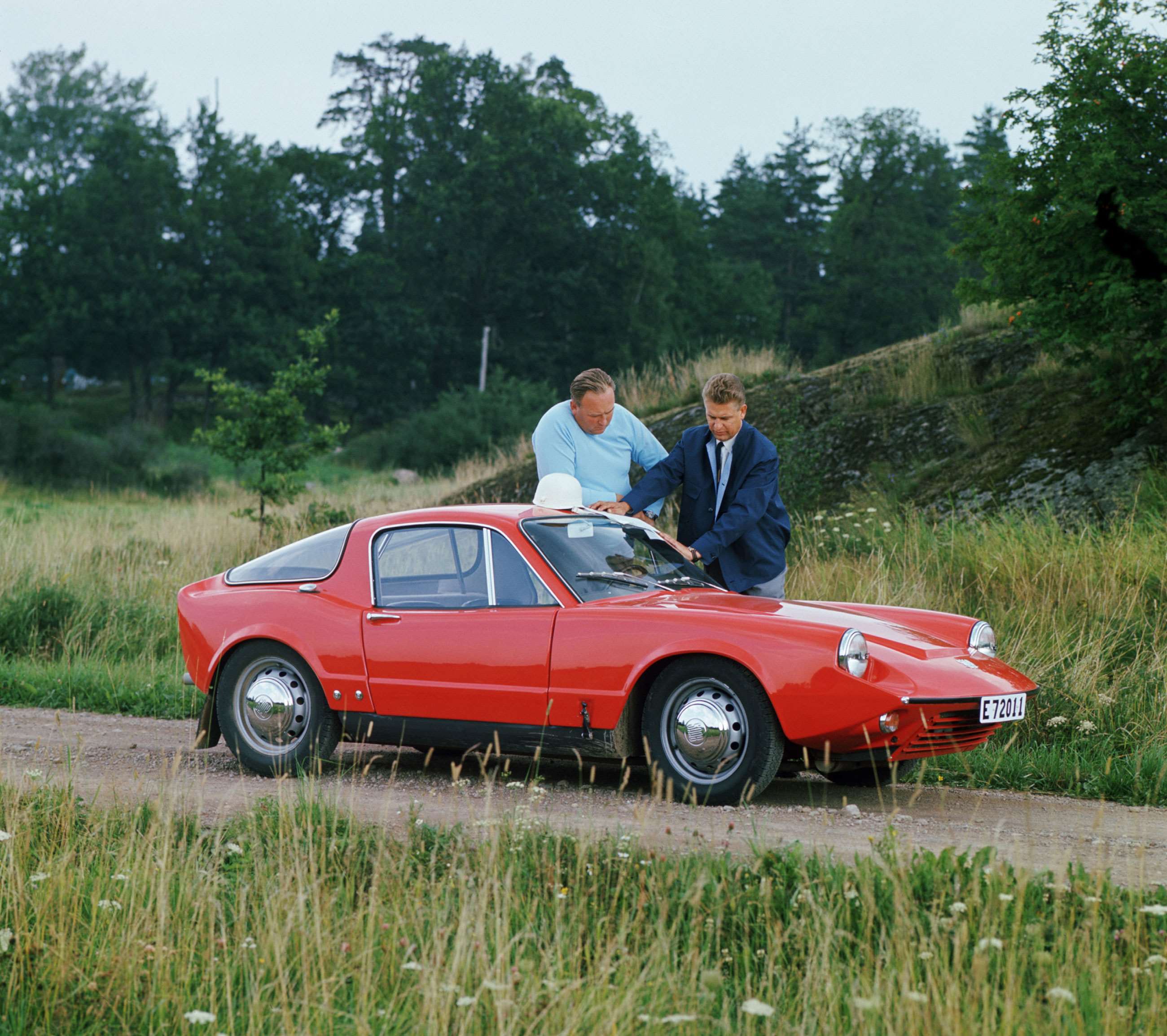 plastic-bodied-cars-9-saab-97-sonnet-2-3-goodwood-01092020.jpg