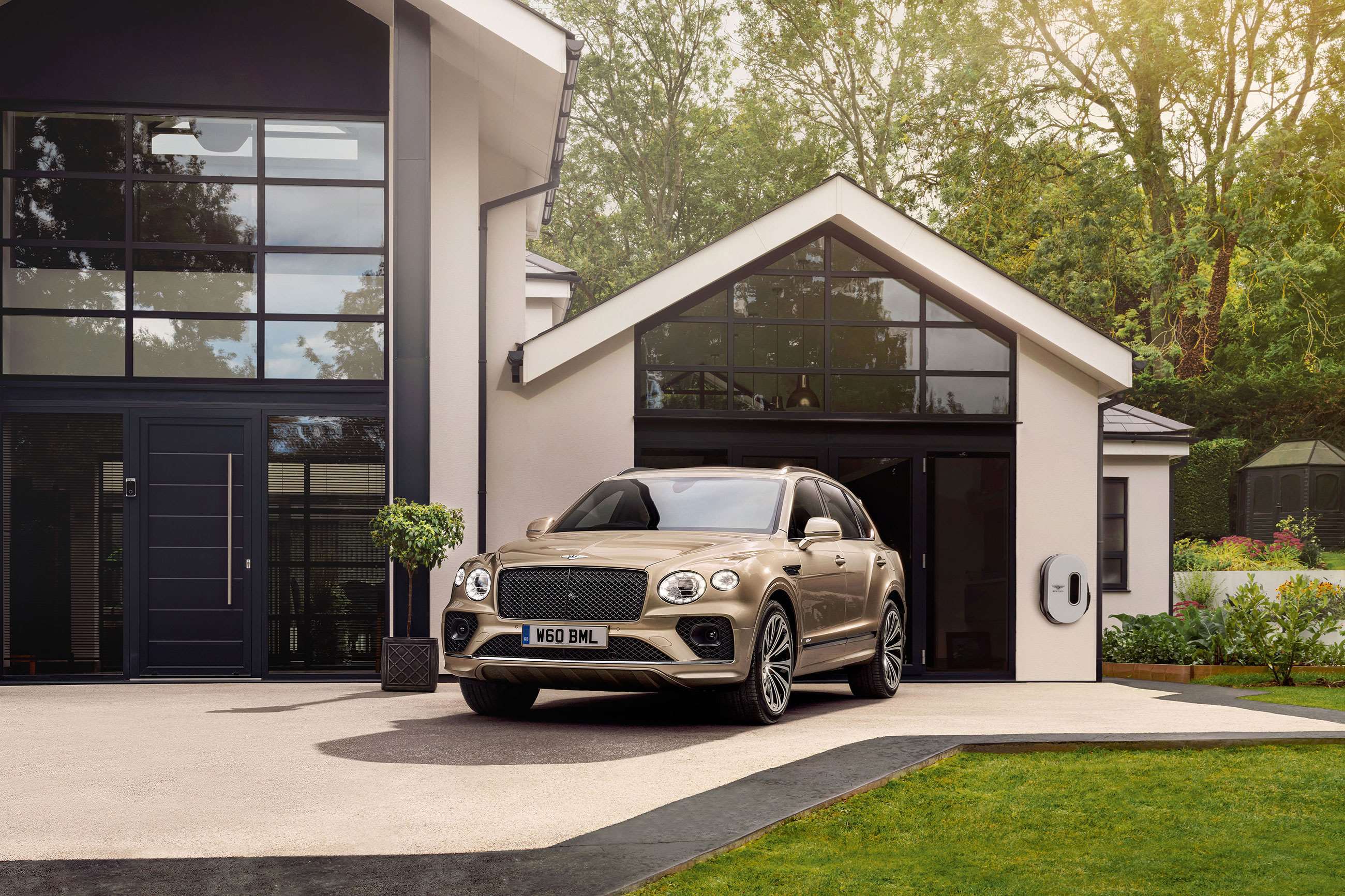 bentley-bentayga-hybrid-range-goodwood-05012021.jpg