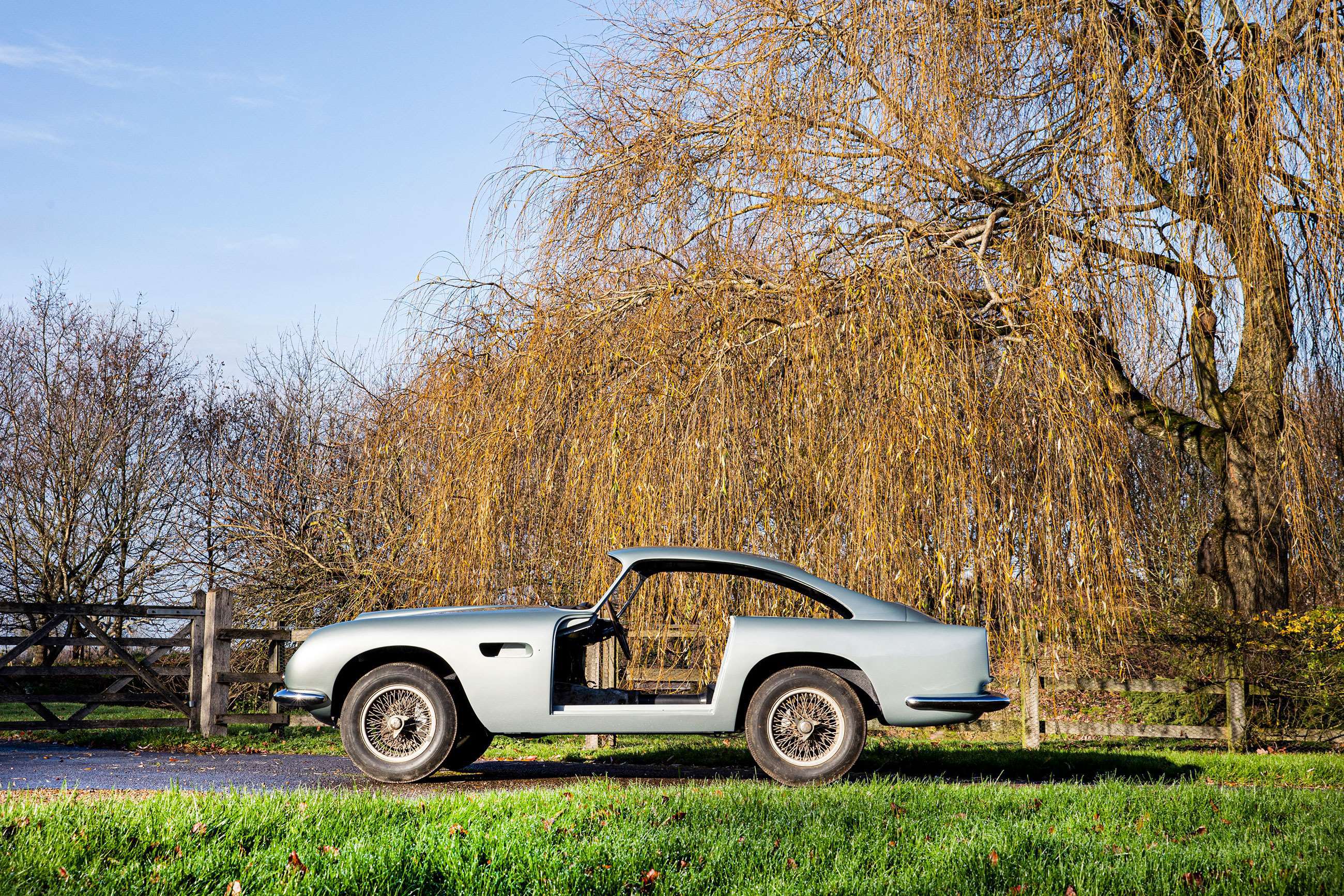 1960-aston-martin-db4-gt-for-sale-doorless-bonhams-goodwood-11012021.jpg