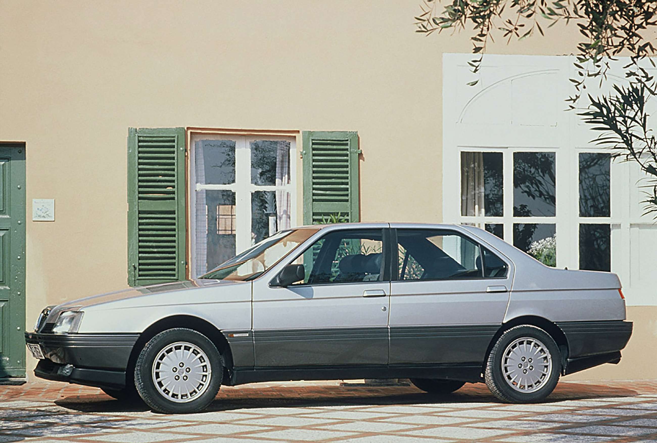 alfa-romeo-164-uk-goodwood-12112021.jpg