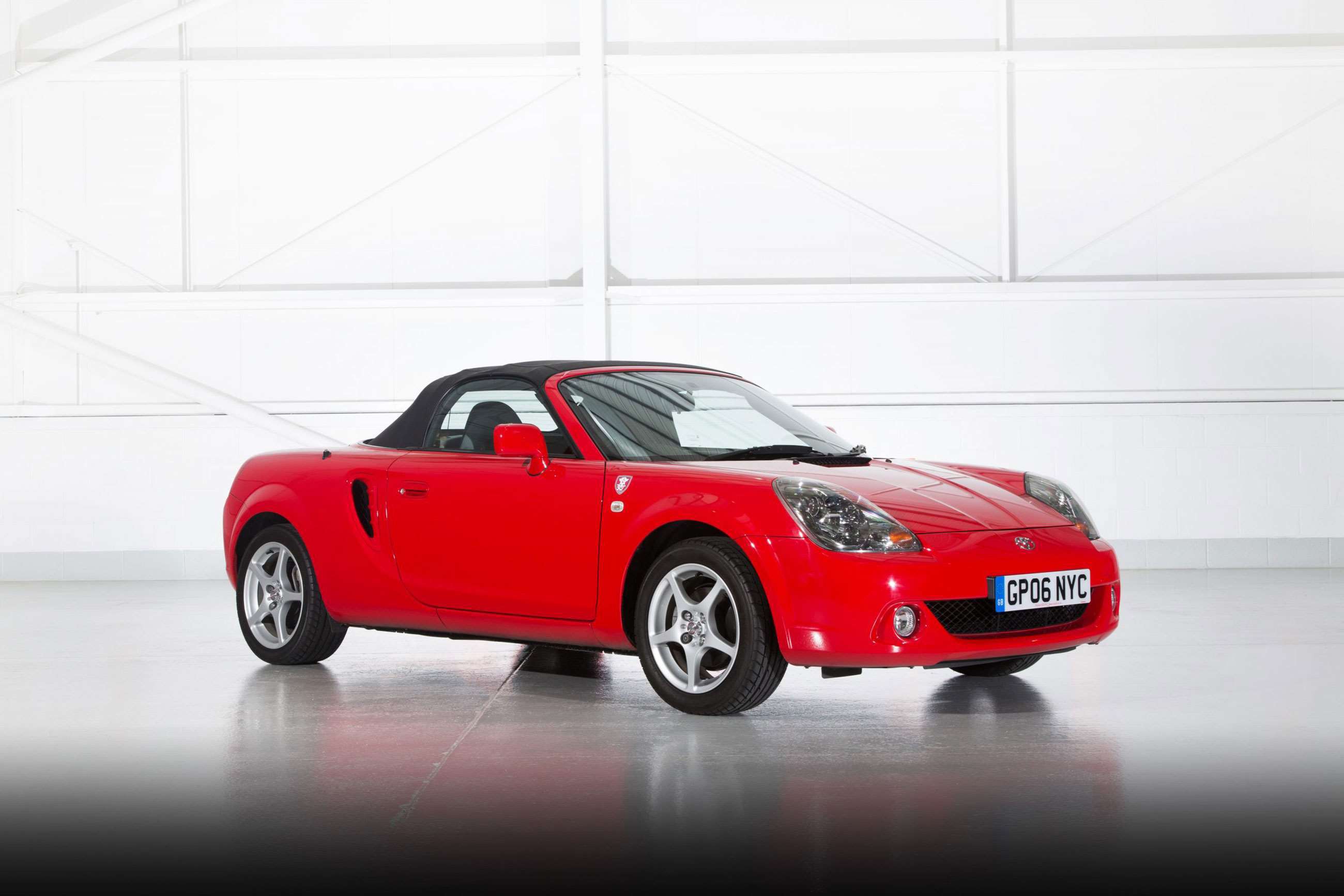 best-sub-10k-investment-cars-2022-7-toyota-mr2-goodwood-22112021.jpg