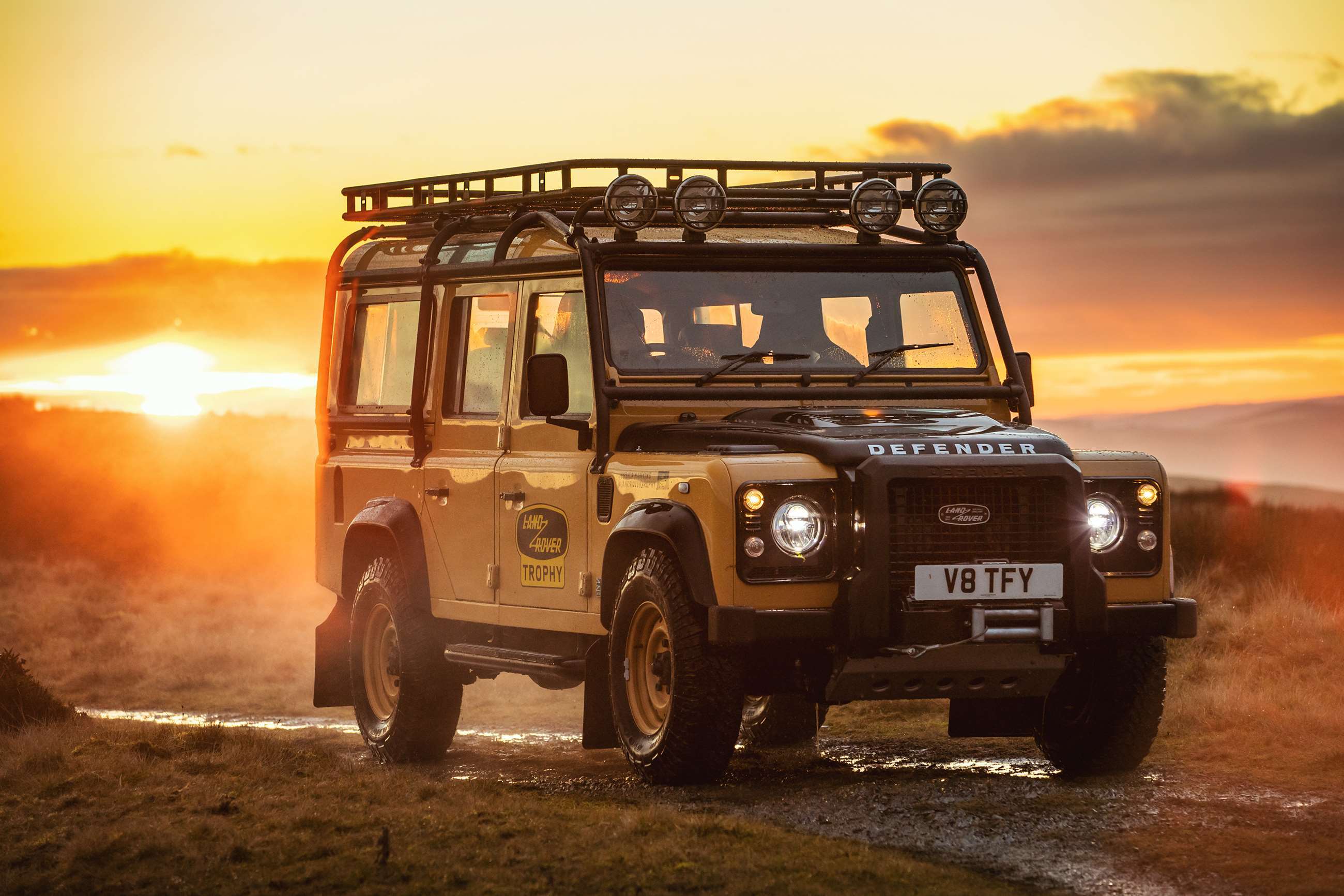 2021-land-rover-defender-trophy-goodwood-09022110.jpg