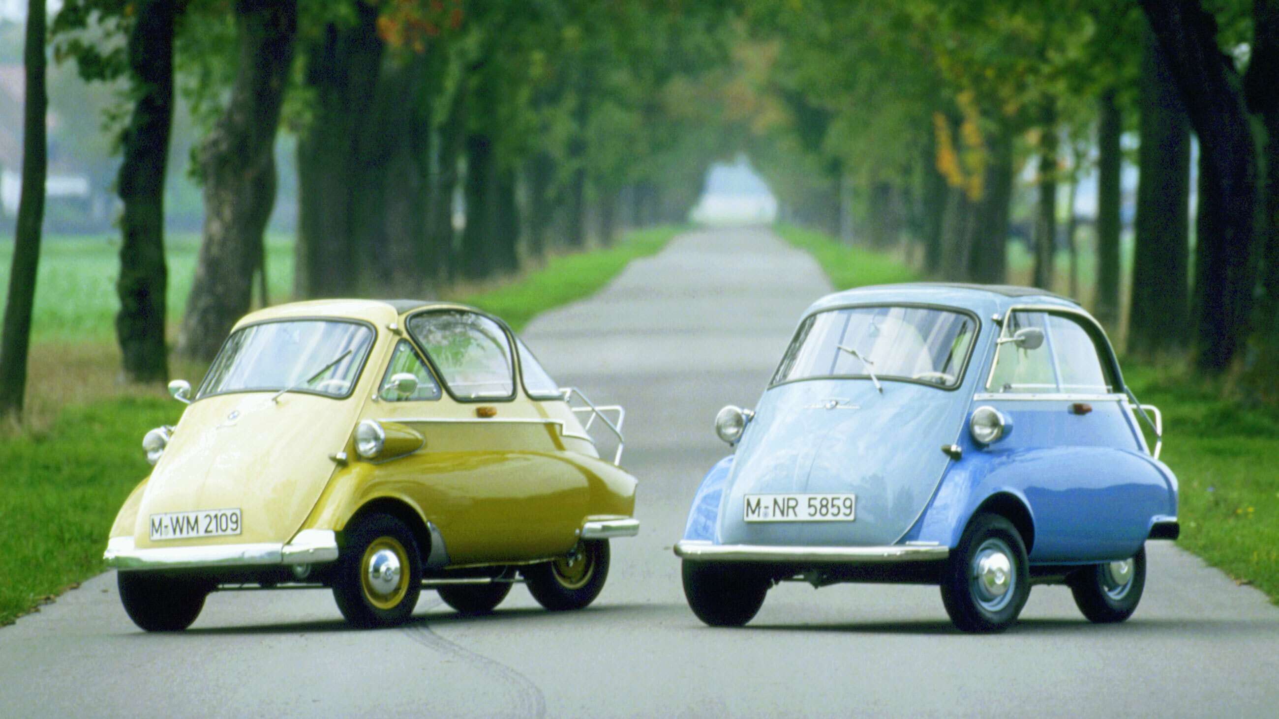 smallest-cars-in-the-world-3-isetta-bubble-car-goodwood-19032021.jpg