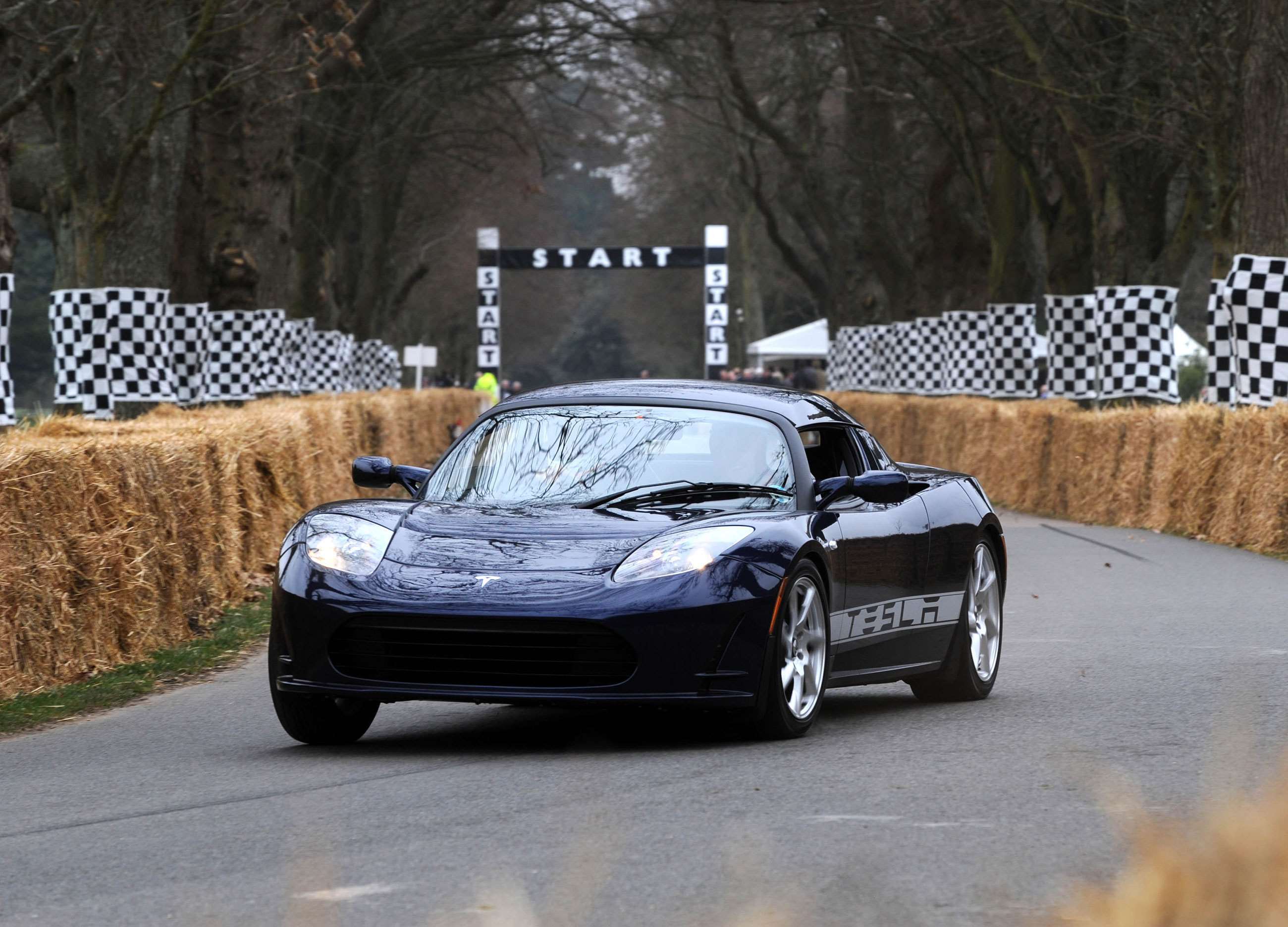 tesla-roadster-2011-jeff-bloxham-lat-mi-goodwood-14052021.jpg