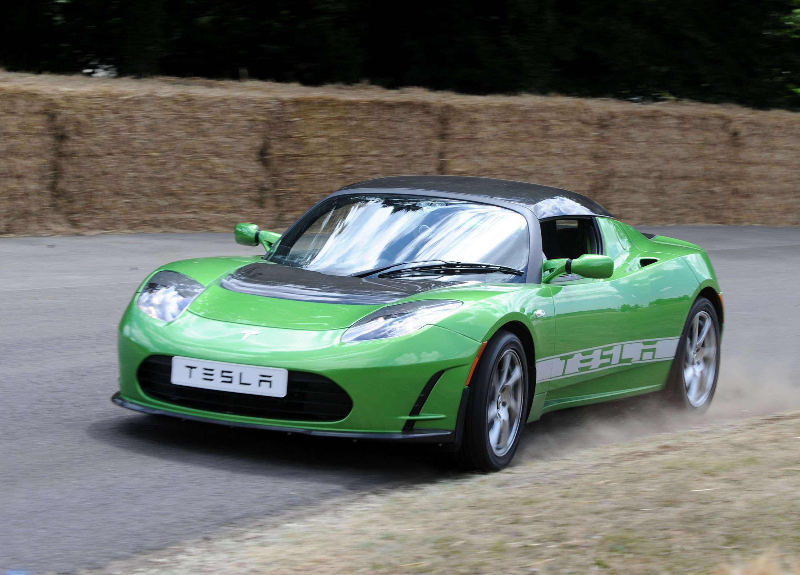 tesla-roadster-fos-2010-jeff-bloxham-lat-mi-goodwood-14052021.jpg