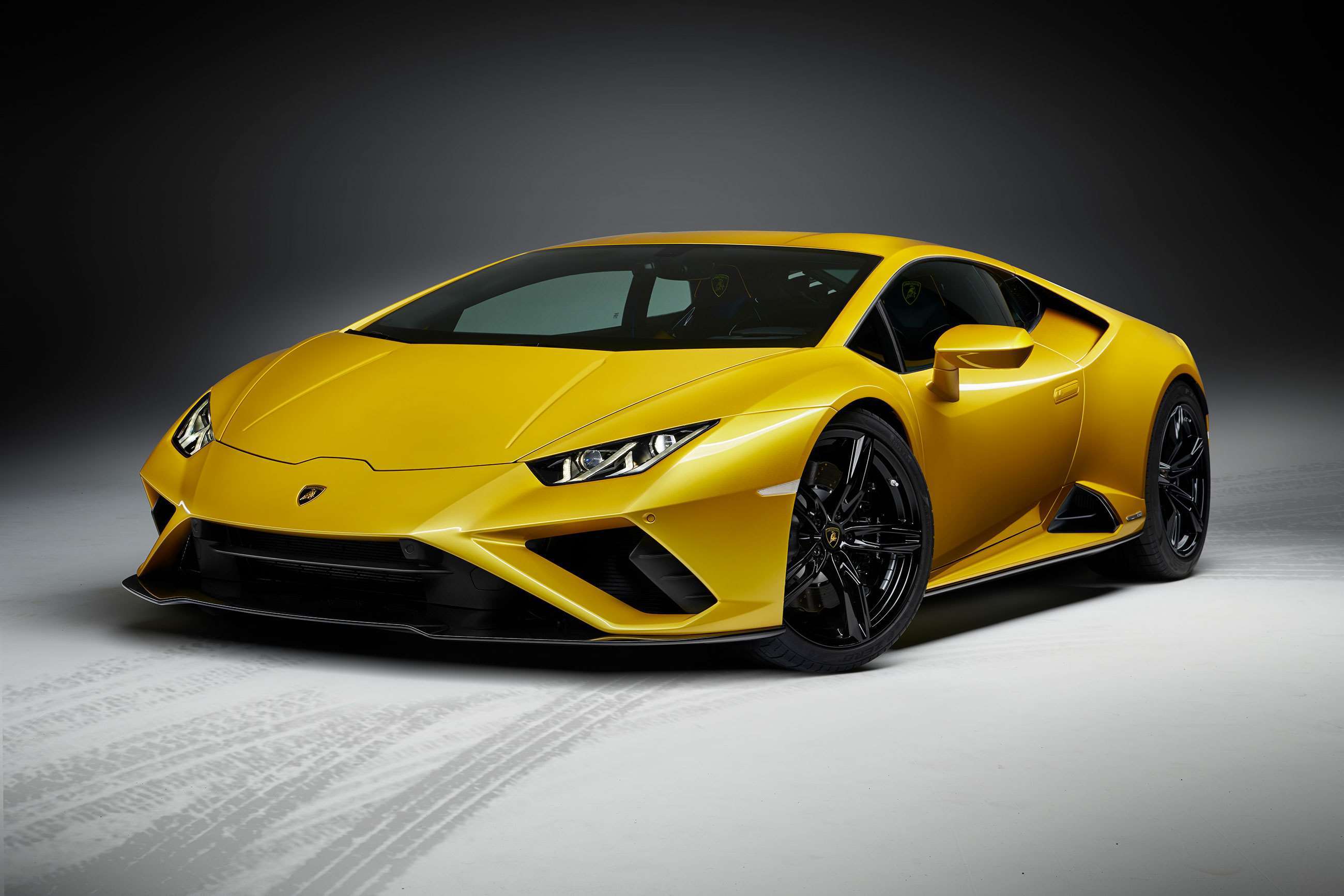 best-italian-cars-ever-12-lamborghini-huracan-evo-rwd-goodwood-07062021.jpg