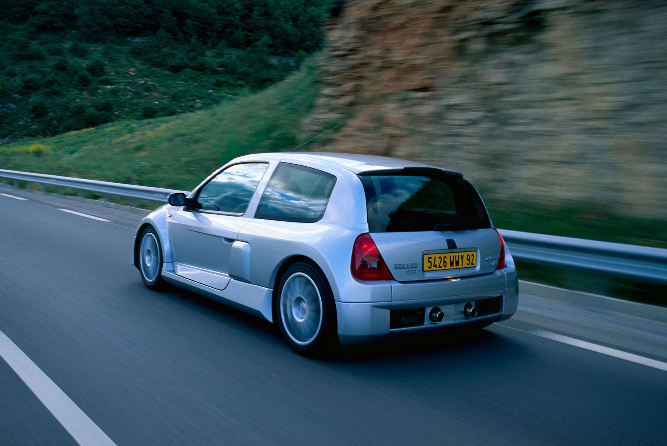 best-renault-road-cars-ever-3-renault-clio-v6-20012022.jpg