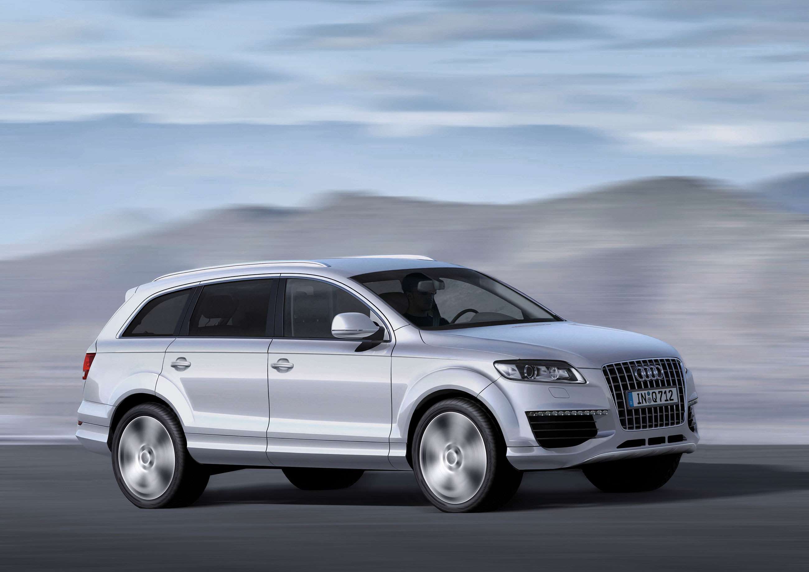 best-super-suvs-audi-q7-v12-tdi-31012022.jpg