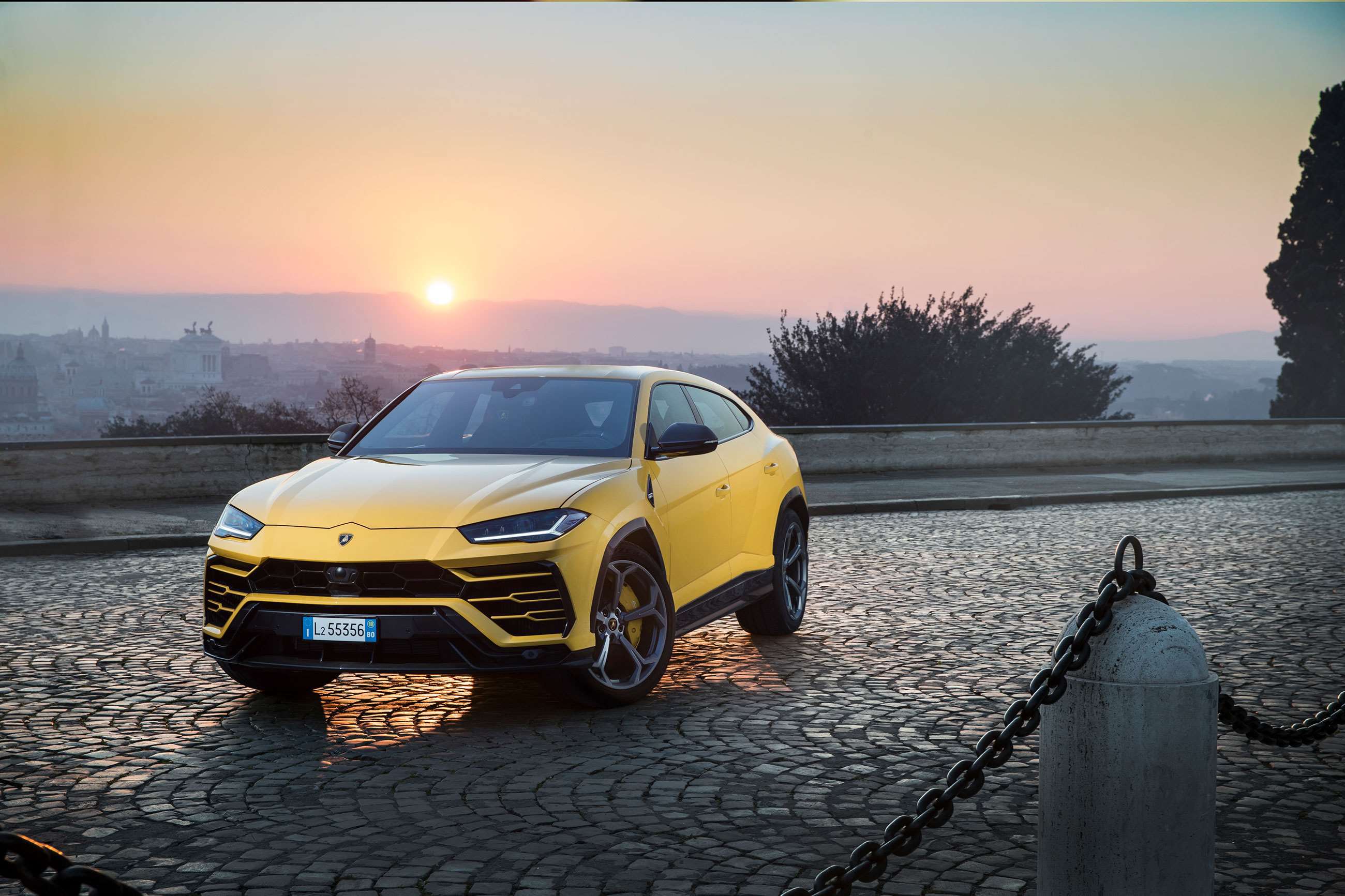 best-super-suvs-lamborghini-urus-31012022.jpg