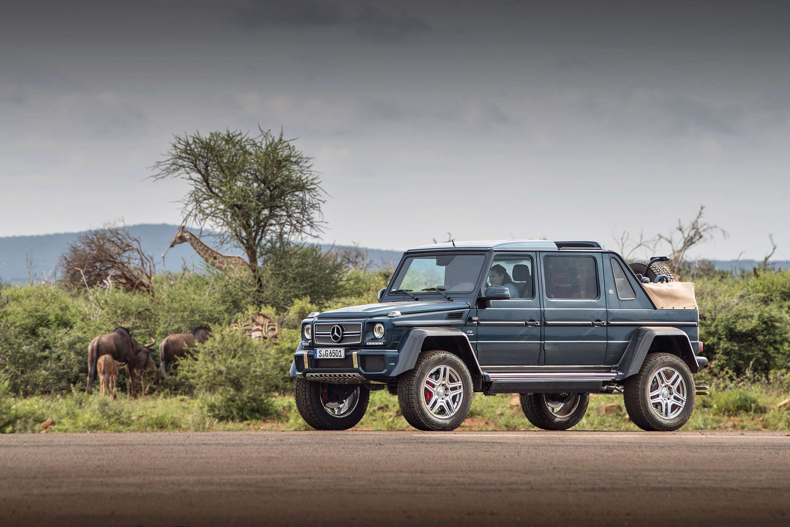 best-super-suvs-mercedes-maybach-g650-landaulet-31012022.jpg