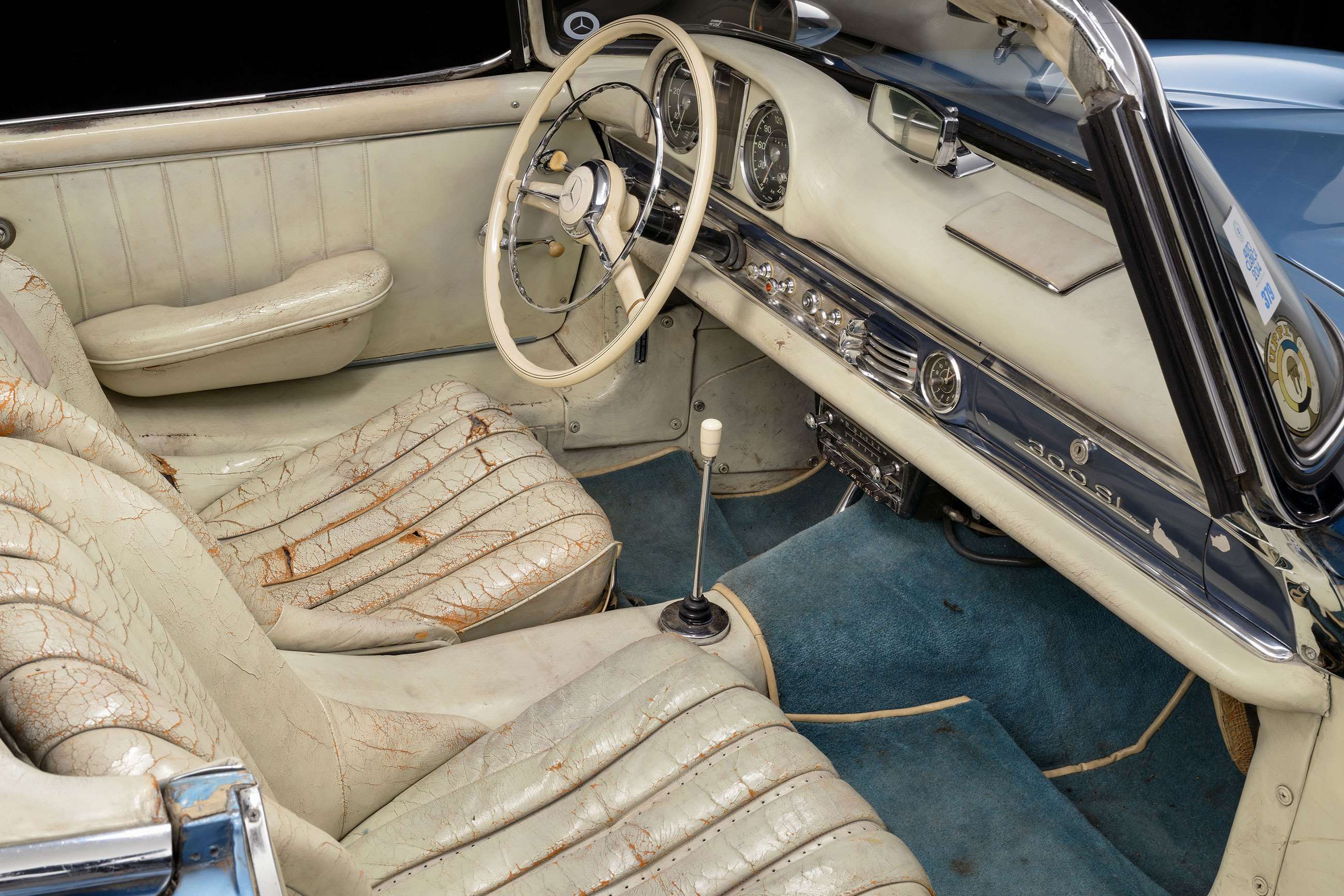 1958-mercedes-benz-300-sl-roadster-juan-manuel-fangio-interior-rm-sothebys-16022022.jpg